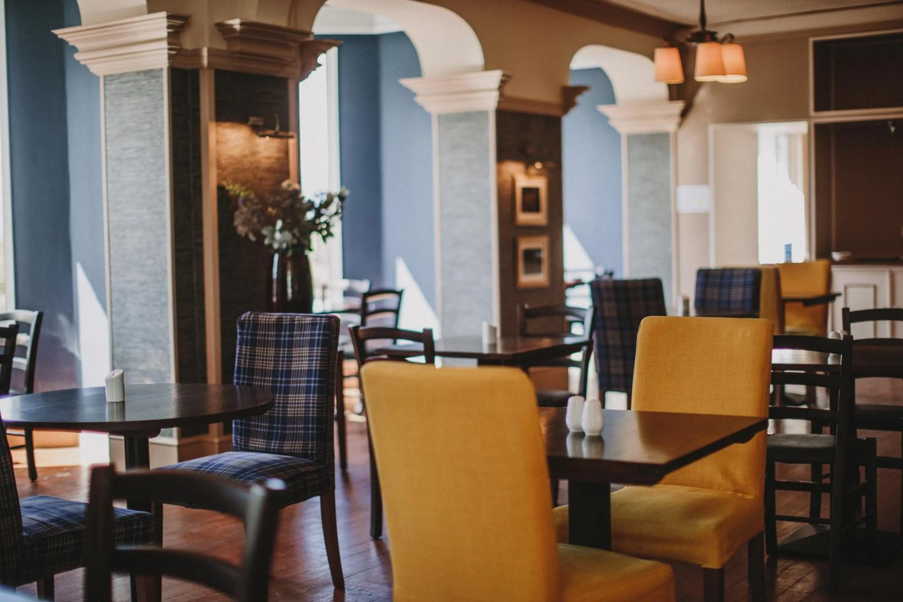 Restaurant/places to eat in The Lodge on the Loch by OYO