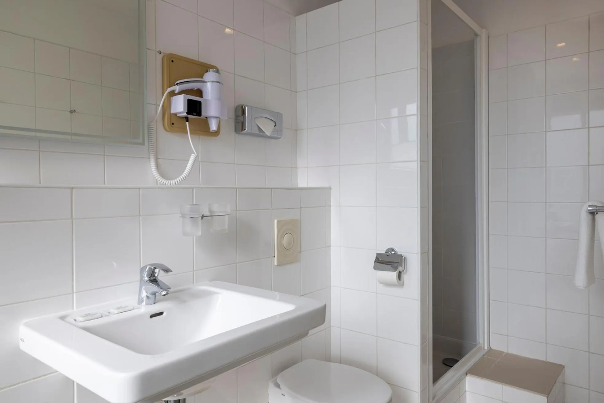 Bathroom in Hôtel Nude Paris - Color Vision