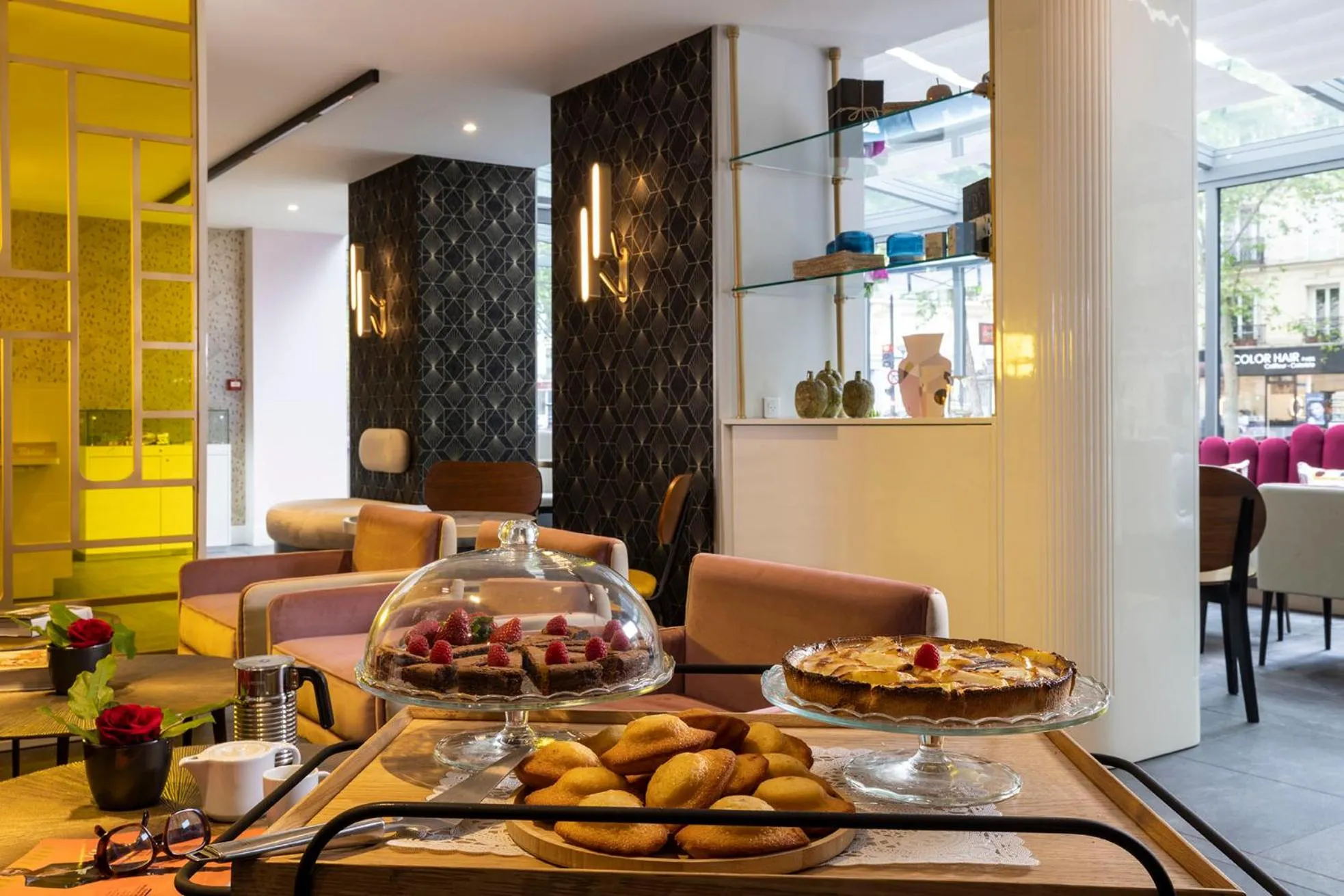 Breakfast in Hôtel Nude Paris - Color Vision