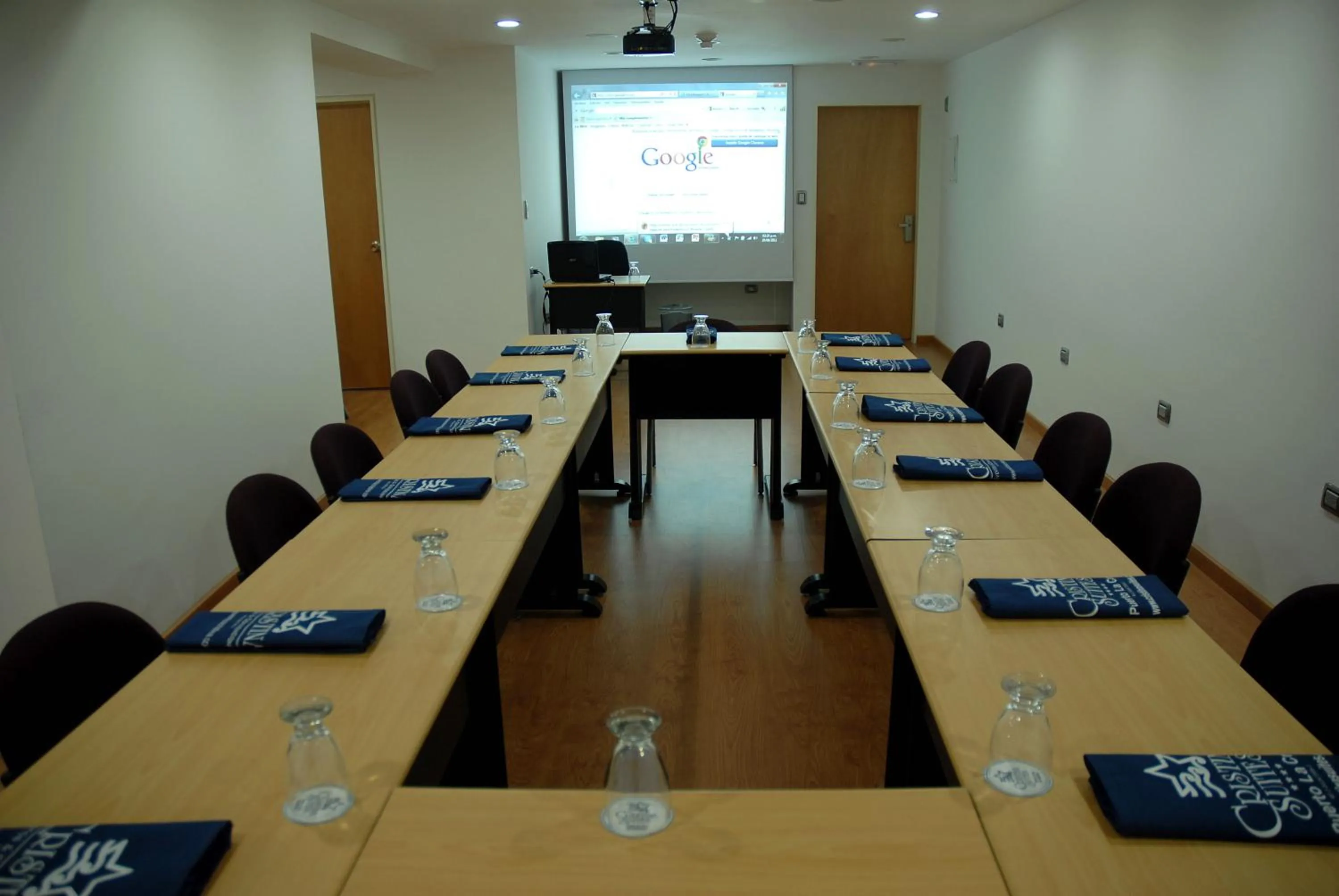 Hotel Cristina Suites