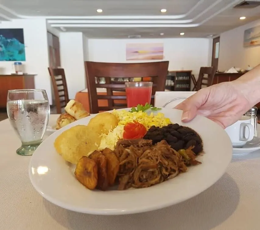 Restaurant/places to eat in Hotel Cristina Suites