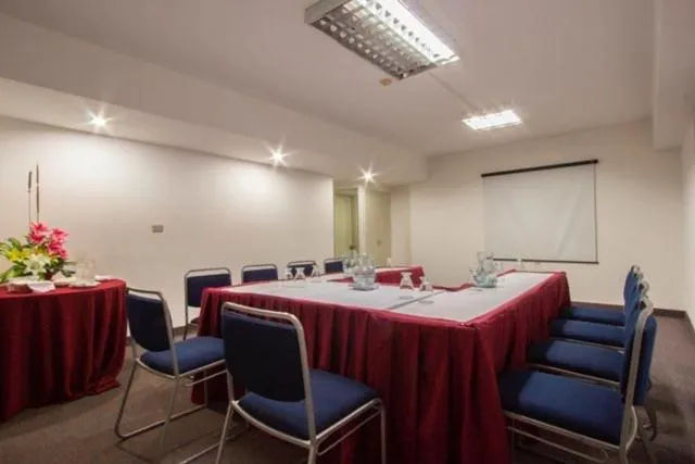 Hotel Cristina Suites