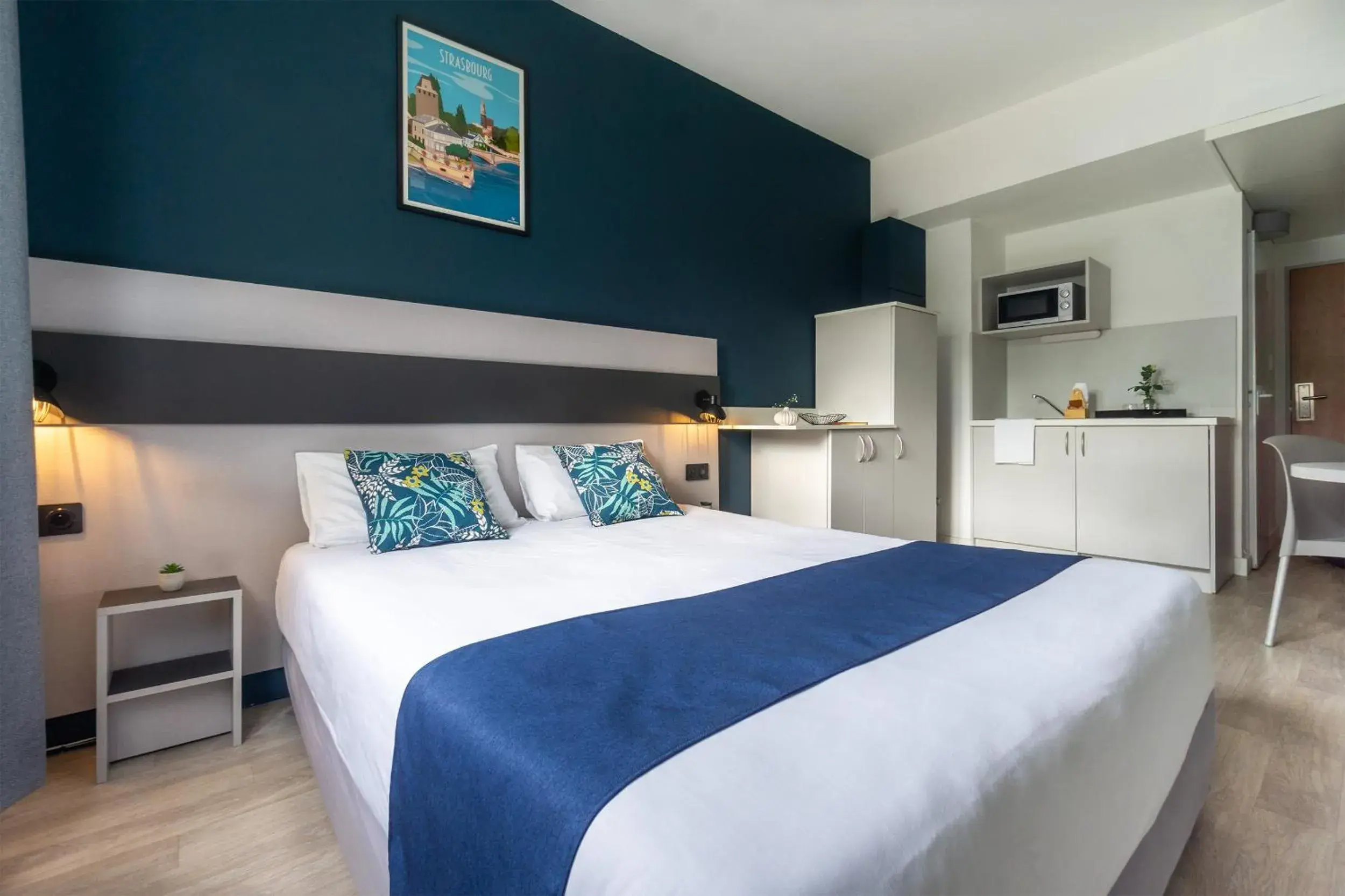 Photo of the whole room, Bed in City Résidence Strasbourg Centre Photo of the whole room, Bed in City Résidence Strasbourg Centre