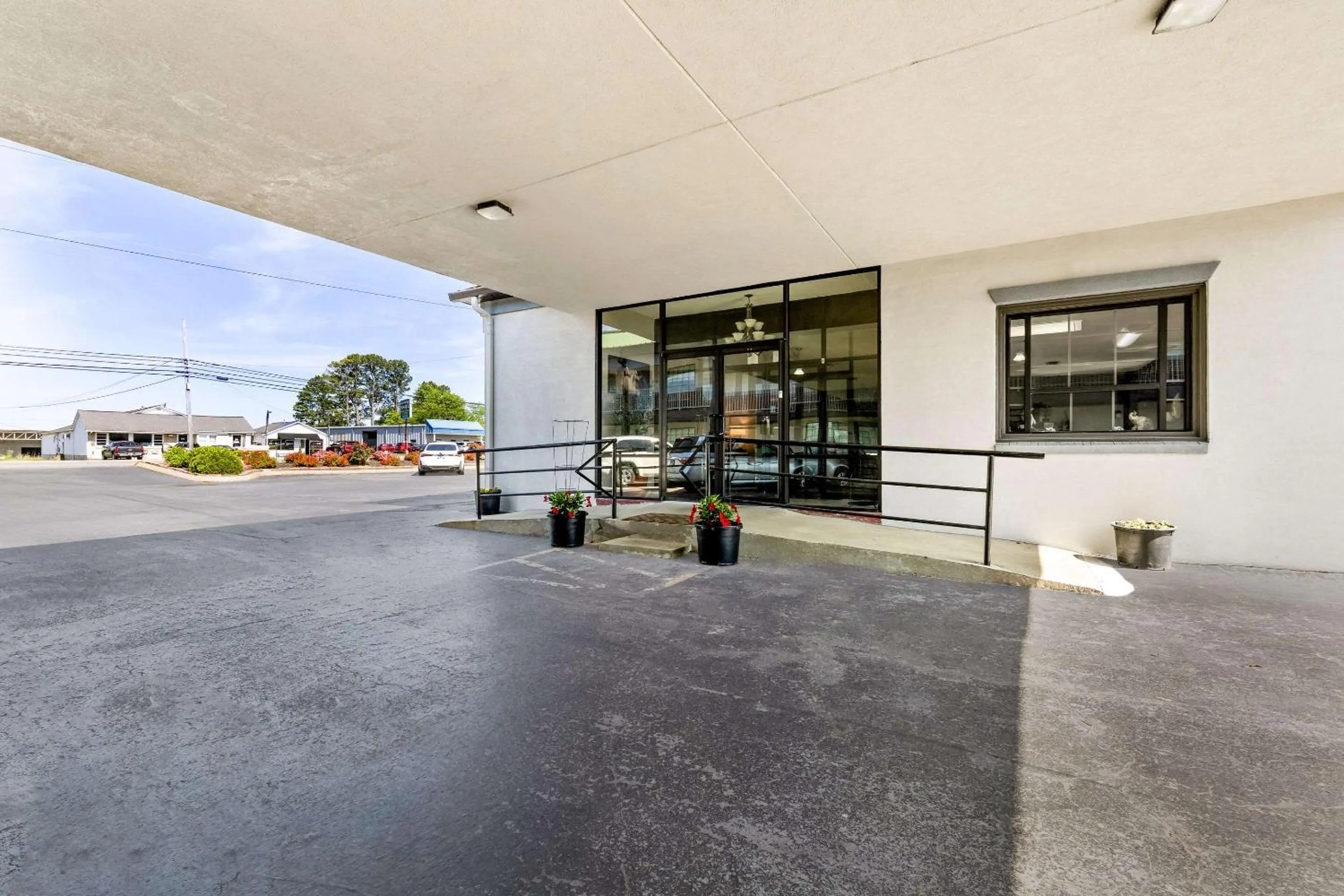 Property building in Quality Inn Lawrenceburg