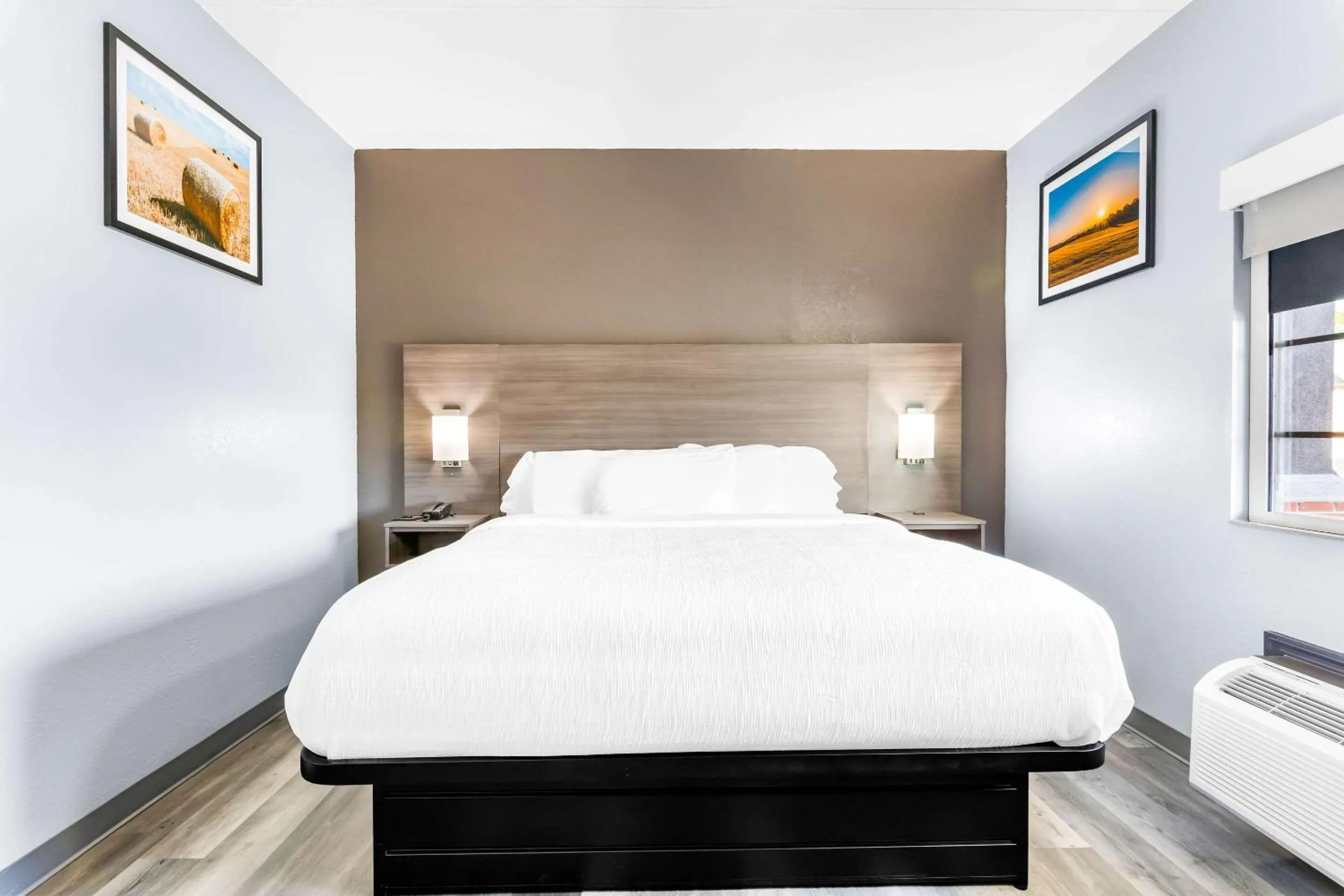 Bedroom, Bed in Quality Inn Lawrenceburg