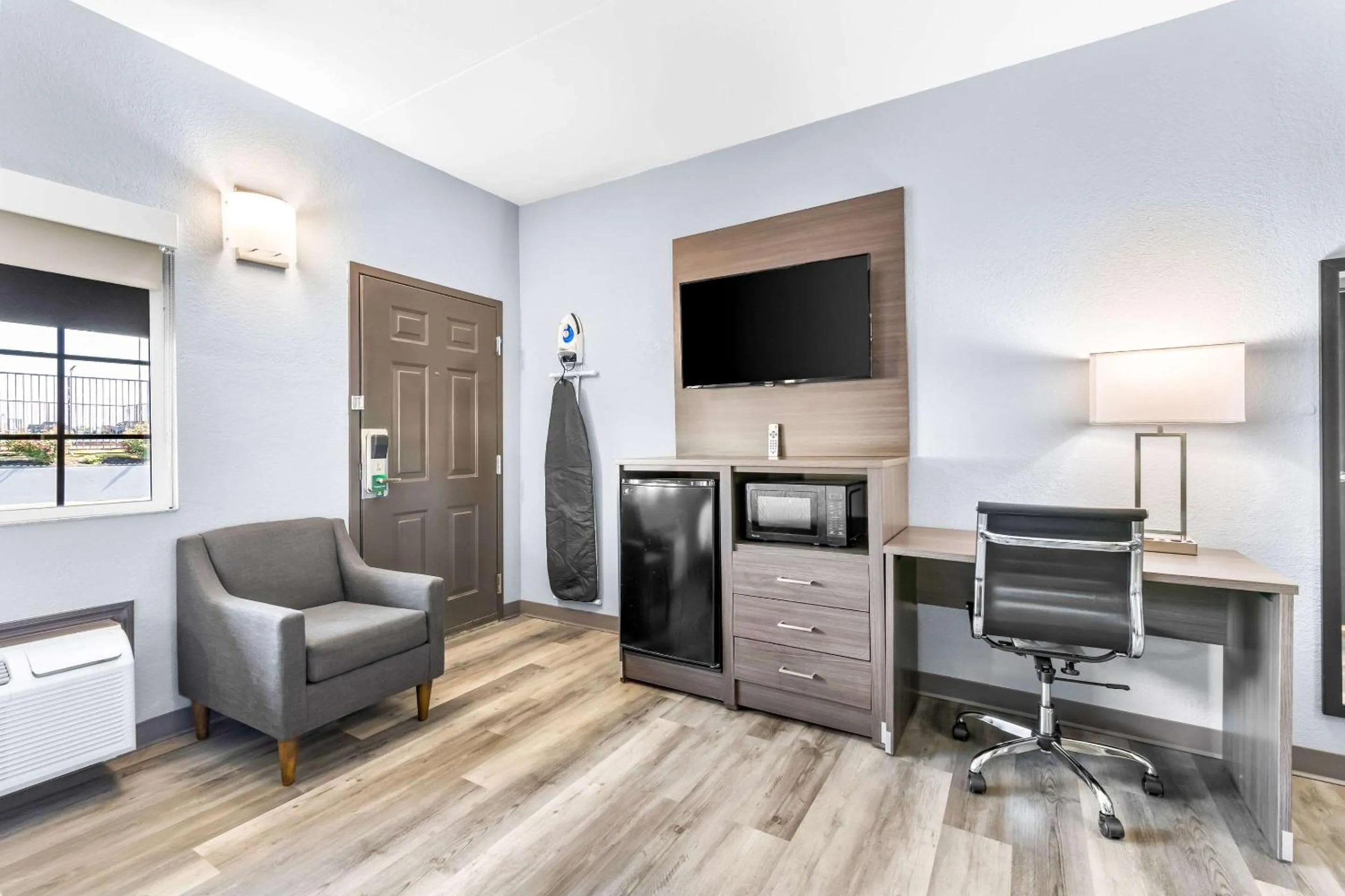 Bedroom in Quality Inn Lawrenceburg