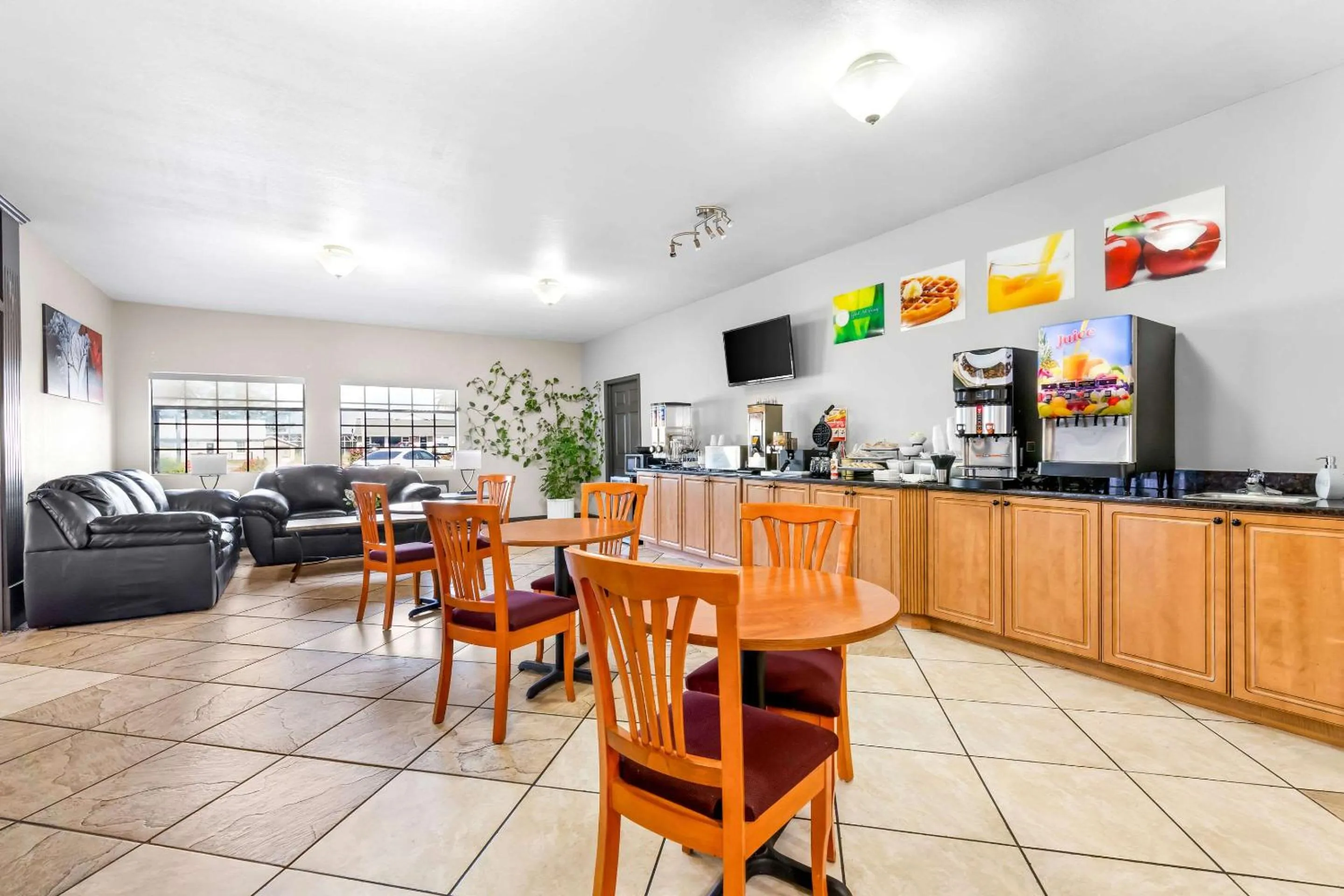 Breakfast in Quality Inn Lawrenceburg