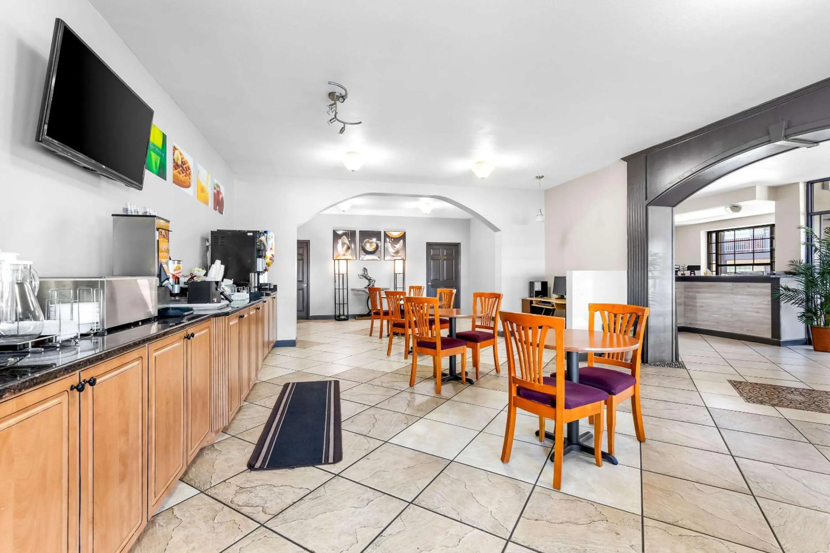 Breakfast in Quality Inn Lawrenceburg