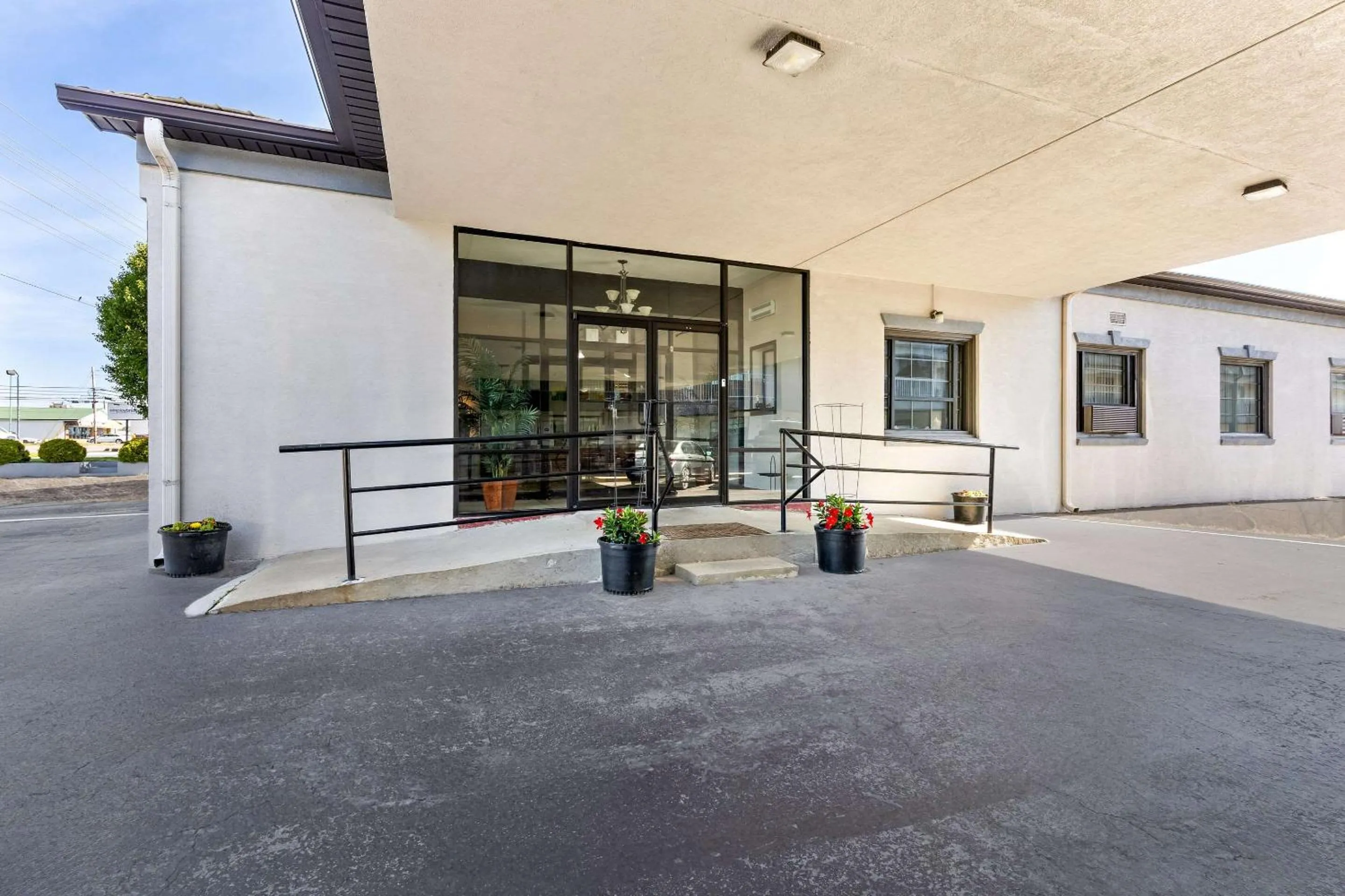 Property building in Quality Inn Lawrenceburg