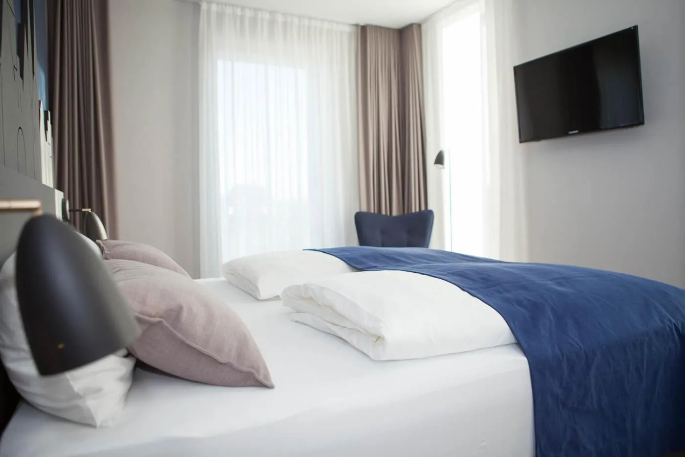 Bed in Stadtrandzimmer