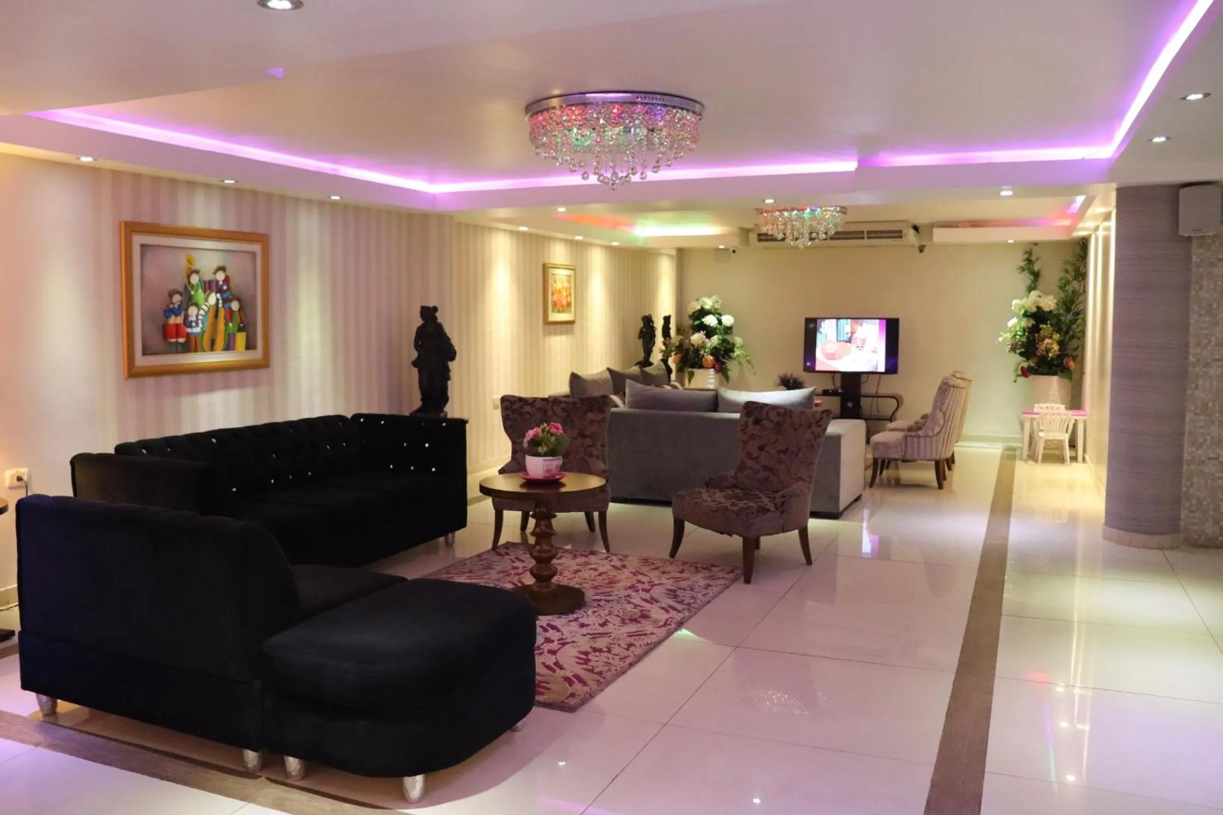 Communal lounge/ TV room in Luxsur