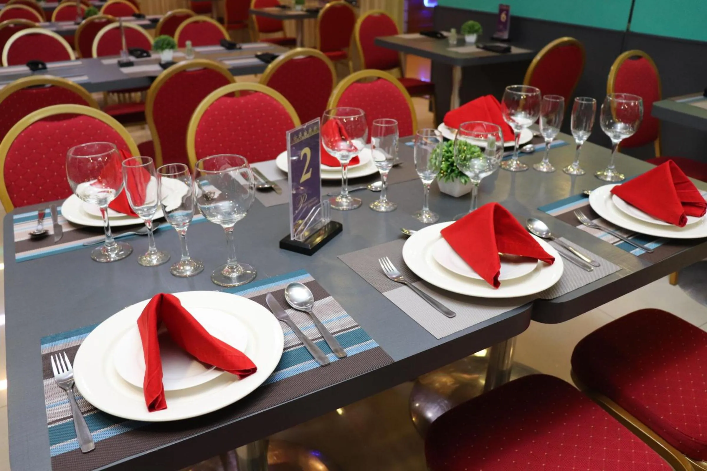 Restaurant/places to eat in Luxsur