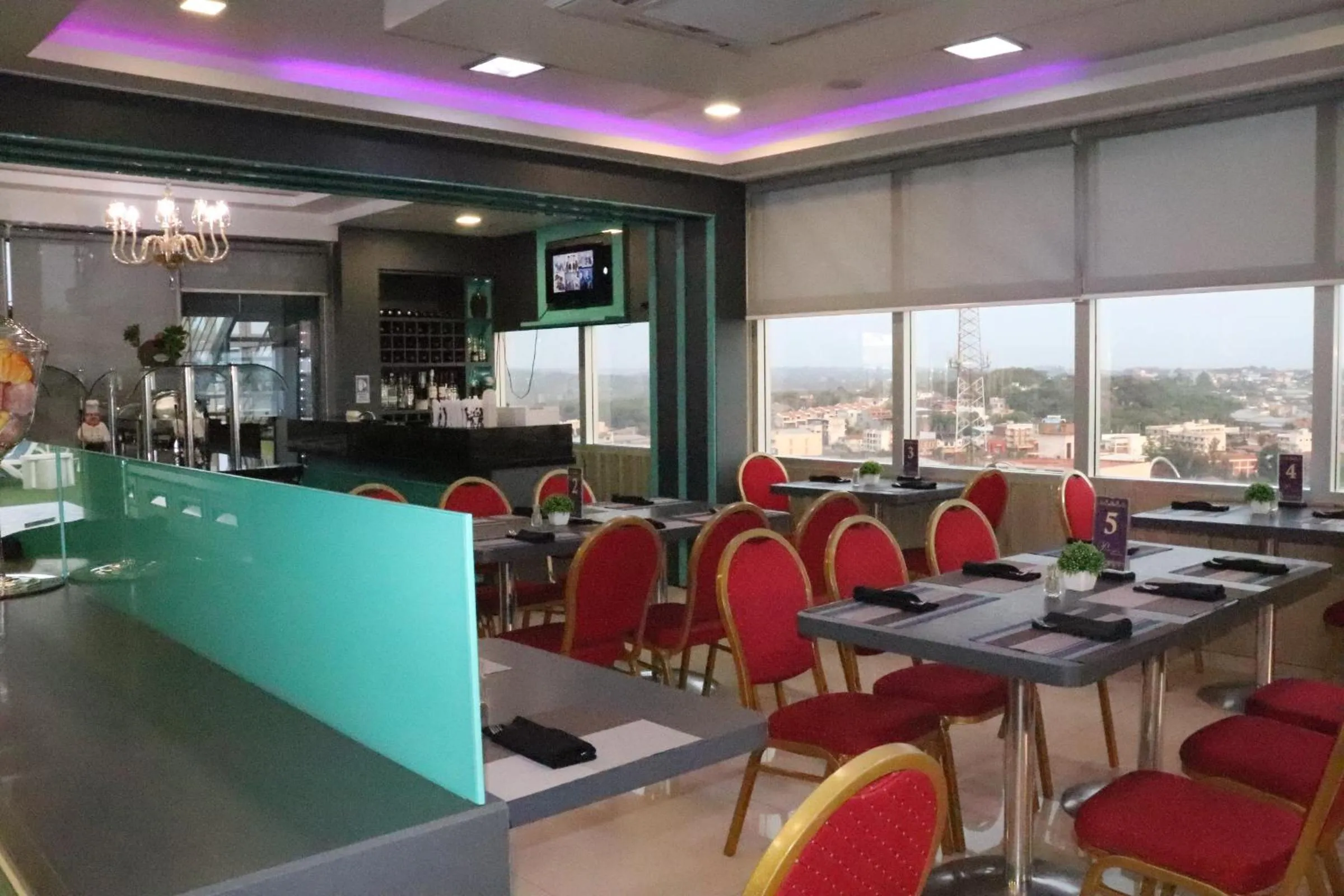 Restaurant/places to eat in Luxsur