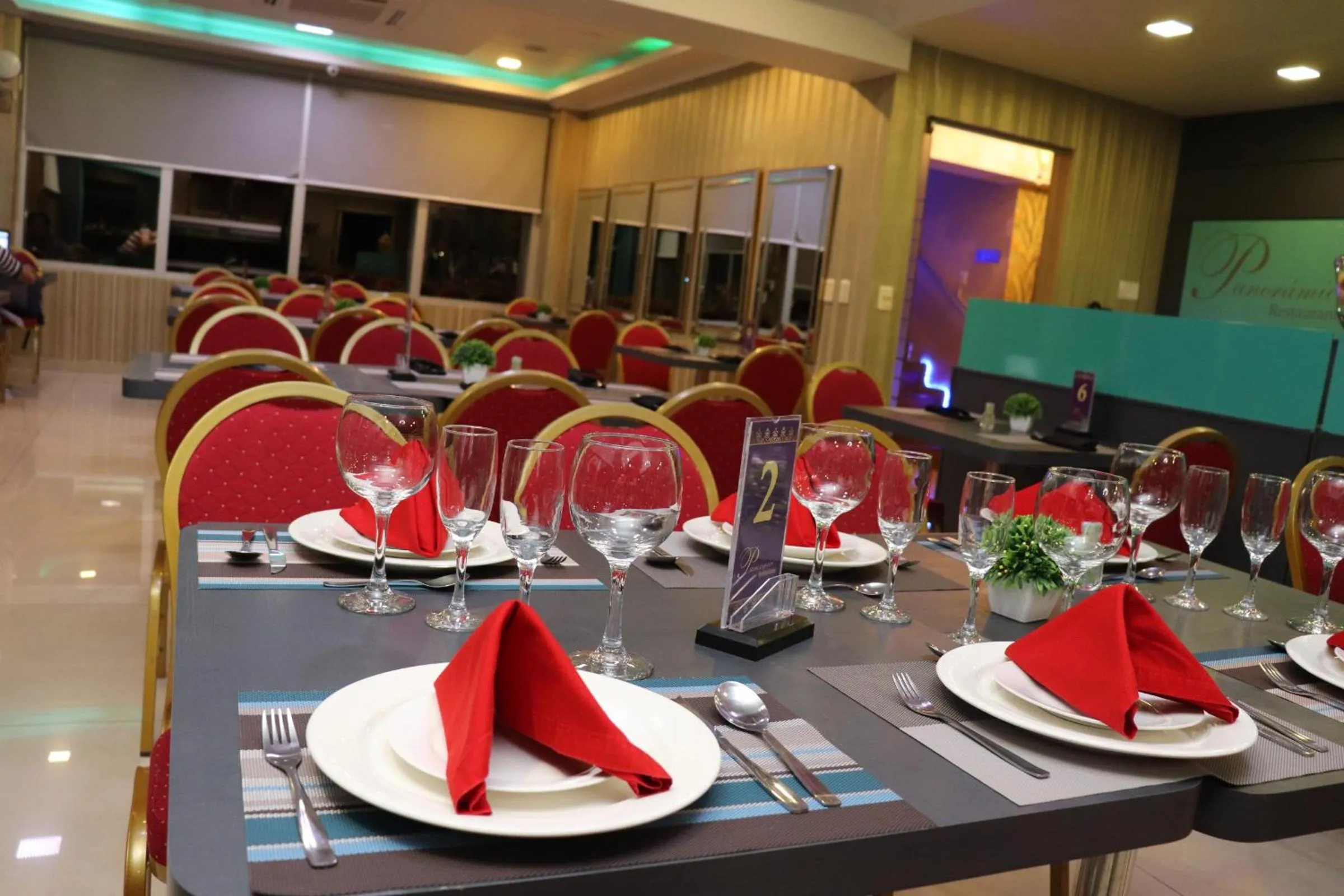 Restaurant/places to eat in Luxsur