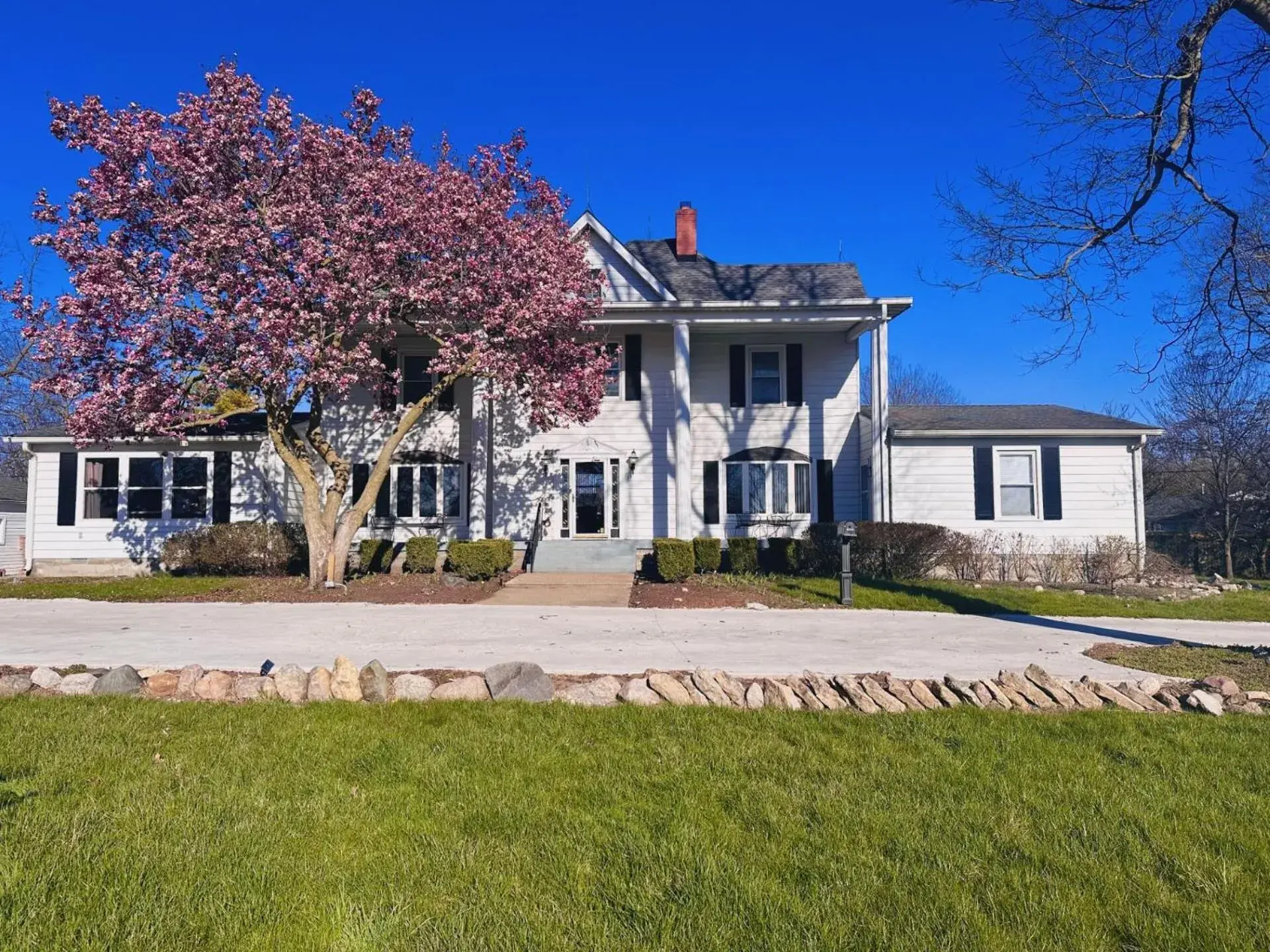 Property building in Speedway Legacy Inn Property building in Speedway Legacy Inn