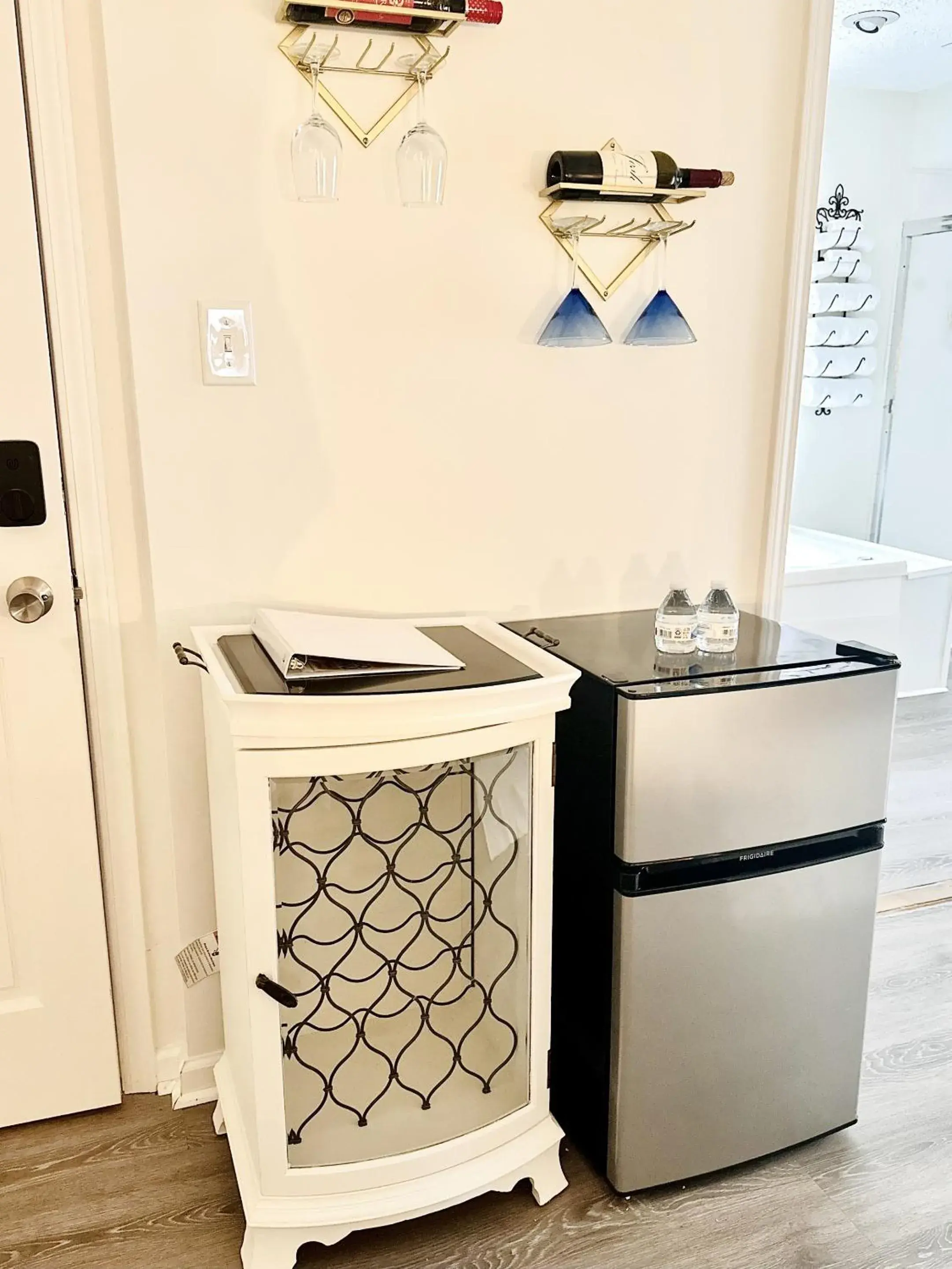 Bedroom in Speedway Legacy Inn Bedroom in Speedway Legacy Inn