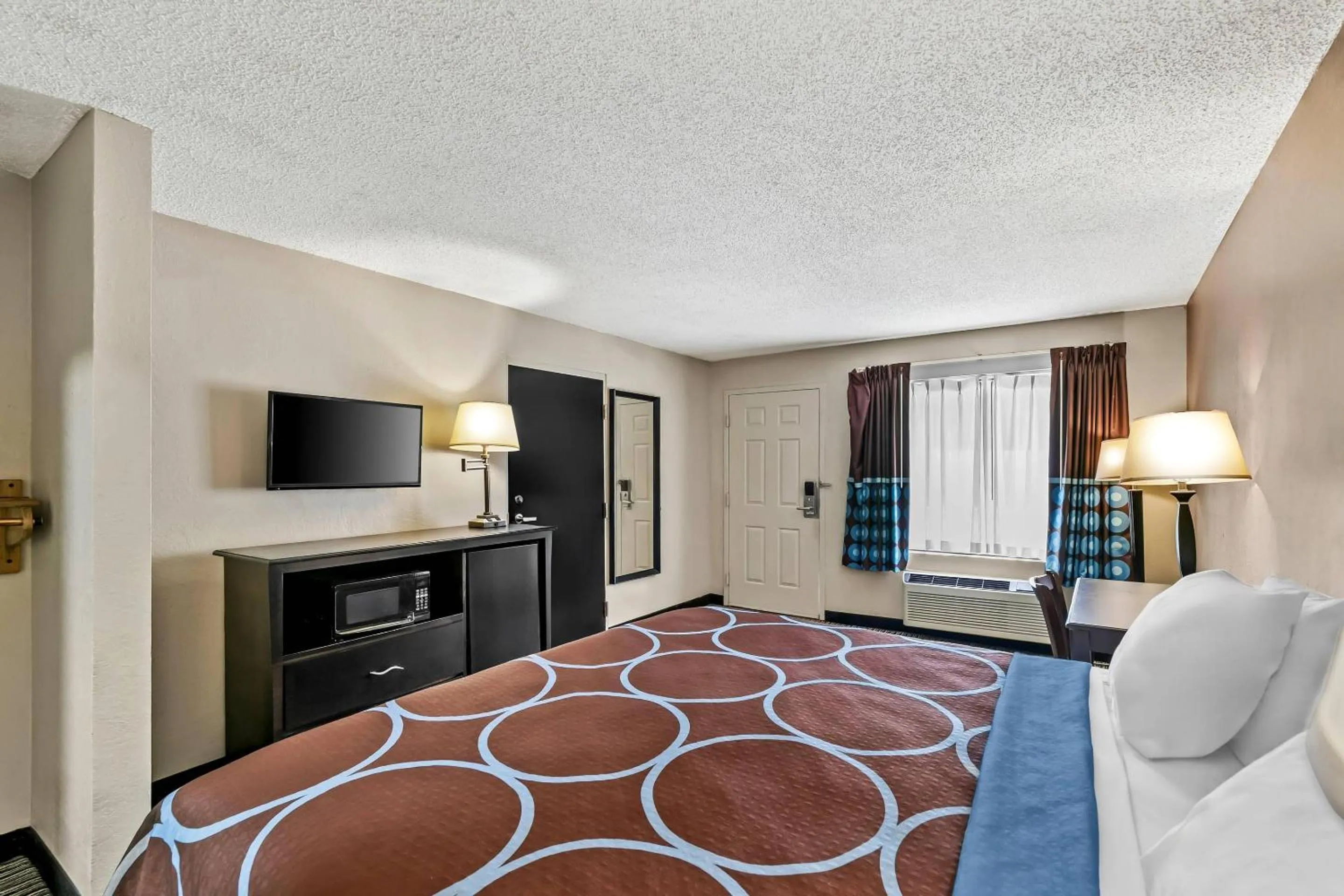 Bedroom, Bed in Econo Lodge Elberton