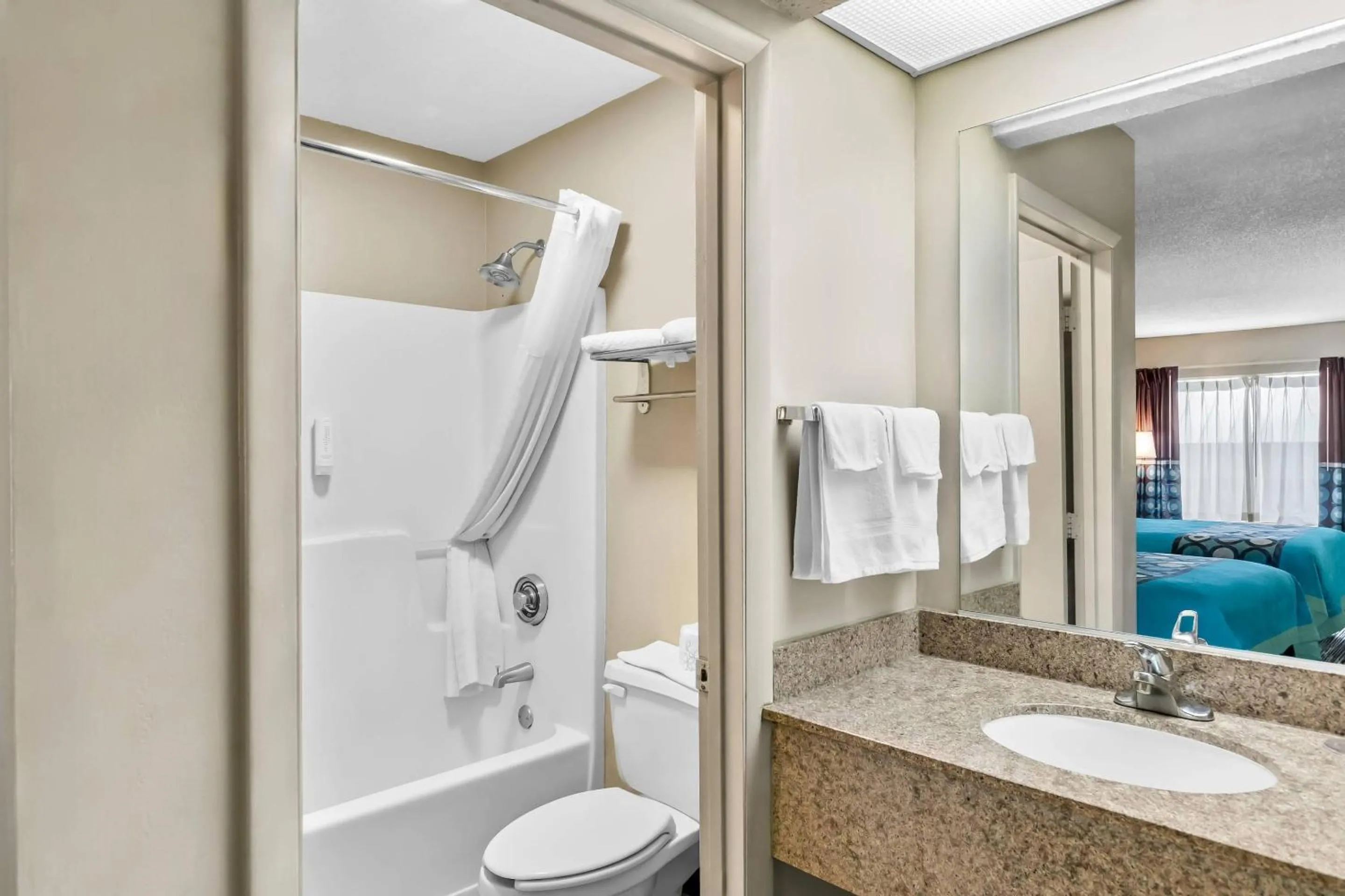 Bedroom in Econo Lodge Elberton