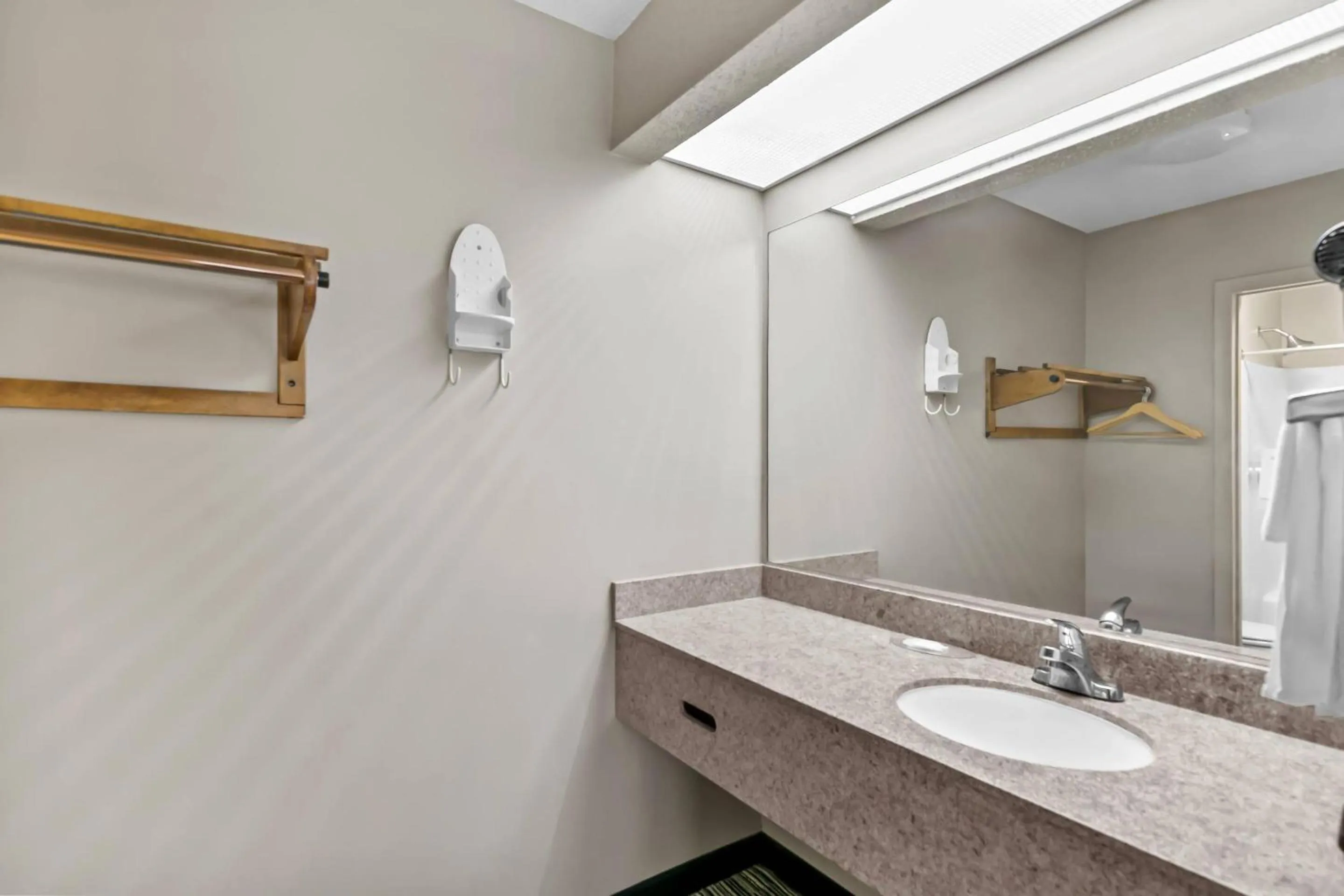 Bedroom in Econo Lodge Elberton