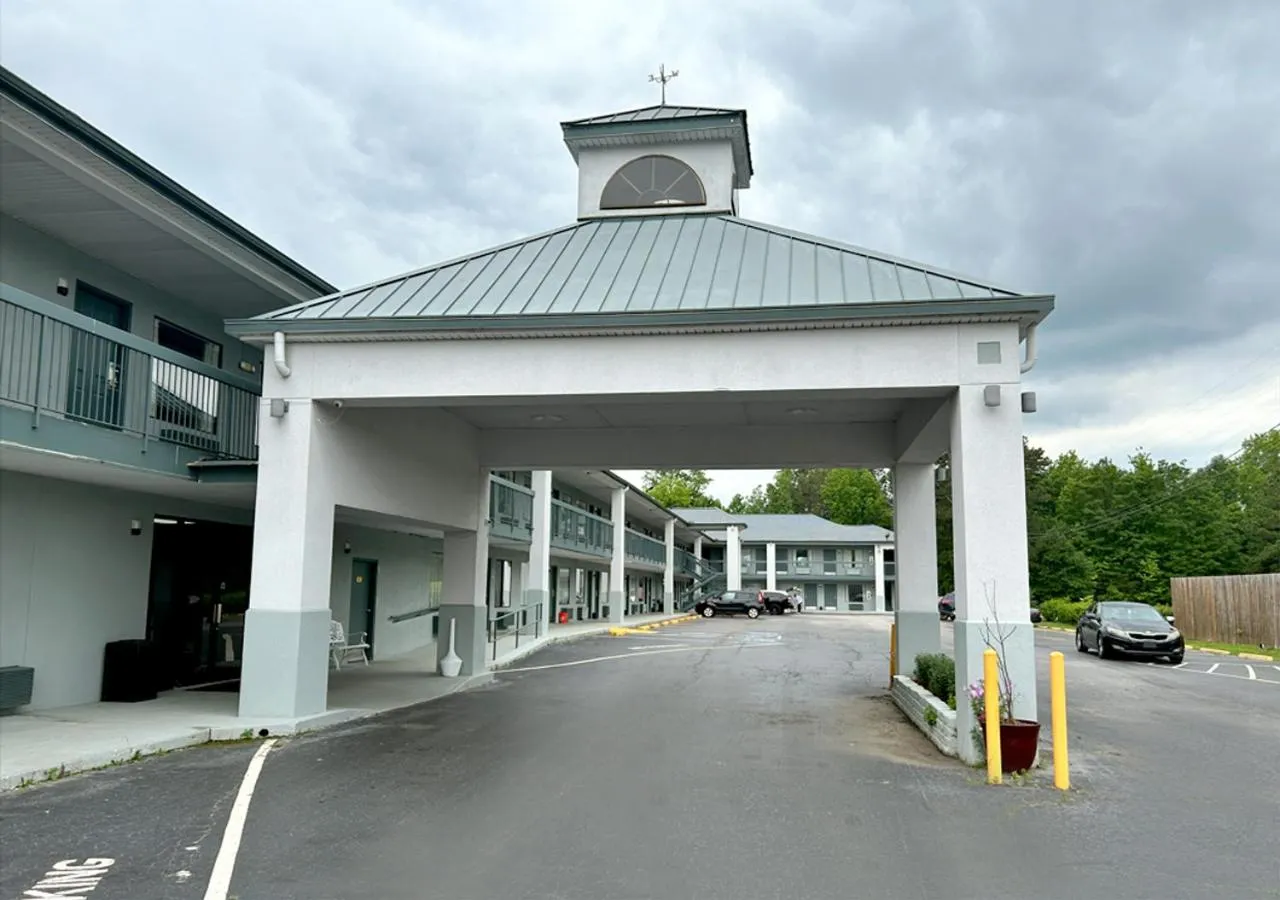 Property building in Econo Lodge Elberton