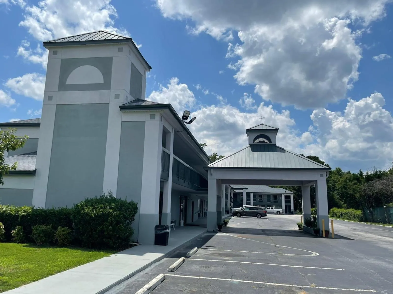 Property building in Super 8 by Wyndham Elberton