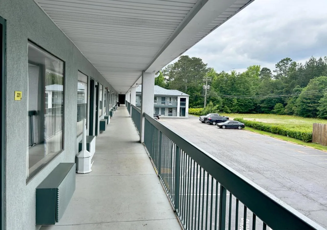 Property building in Econo Lodge Elberton