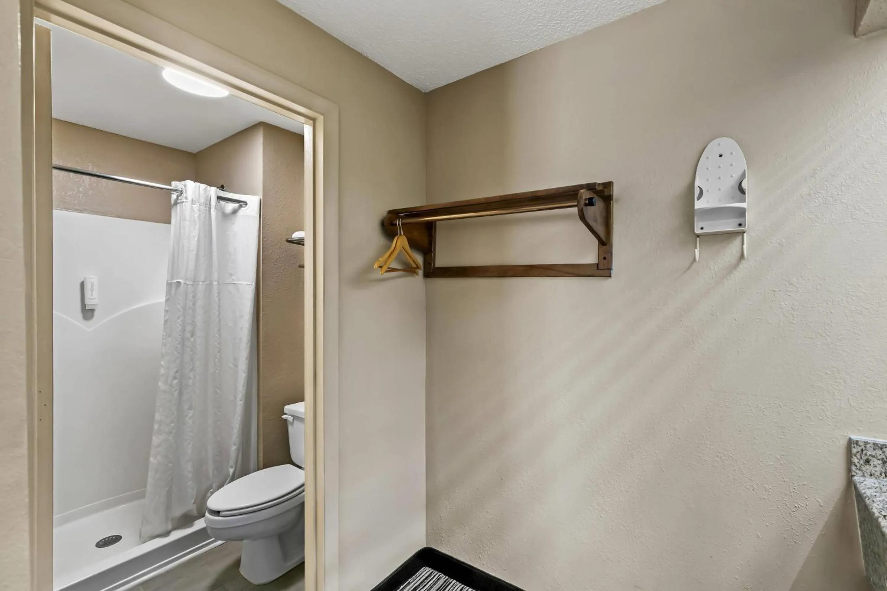 Bedroom in Econo Lodge Elberton