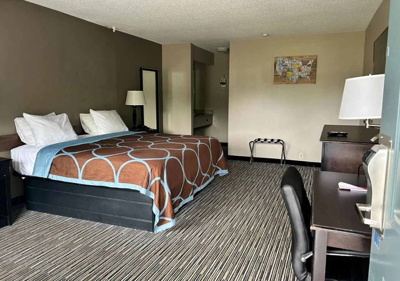 Bed in Econo Lodge Elberton