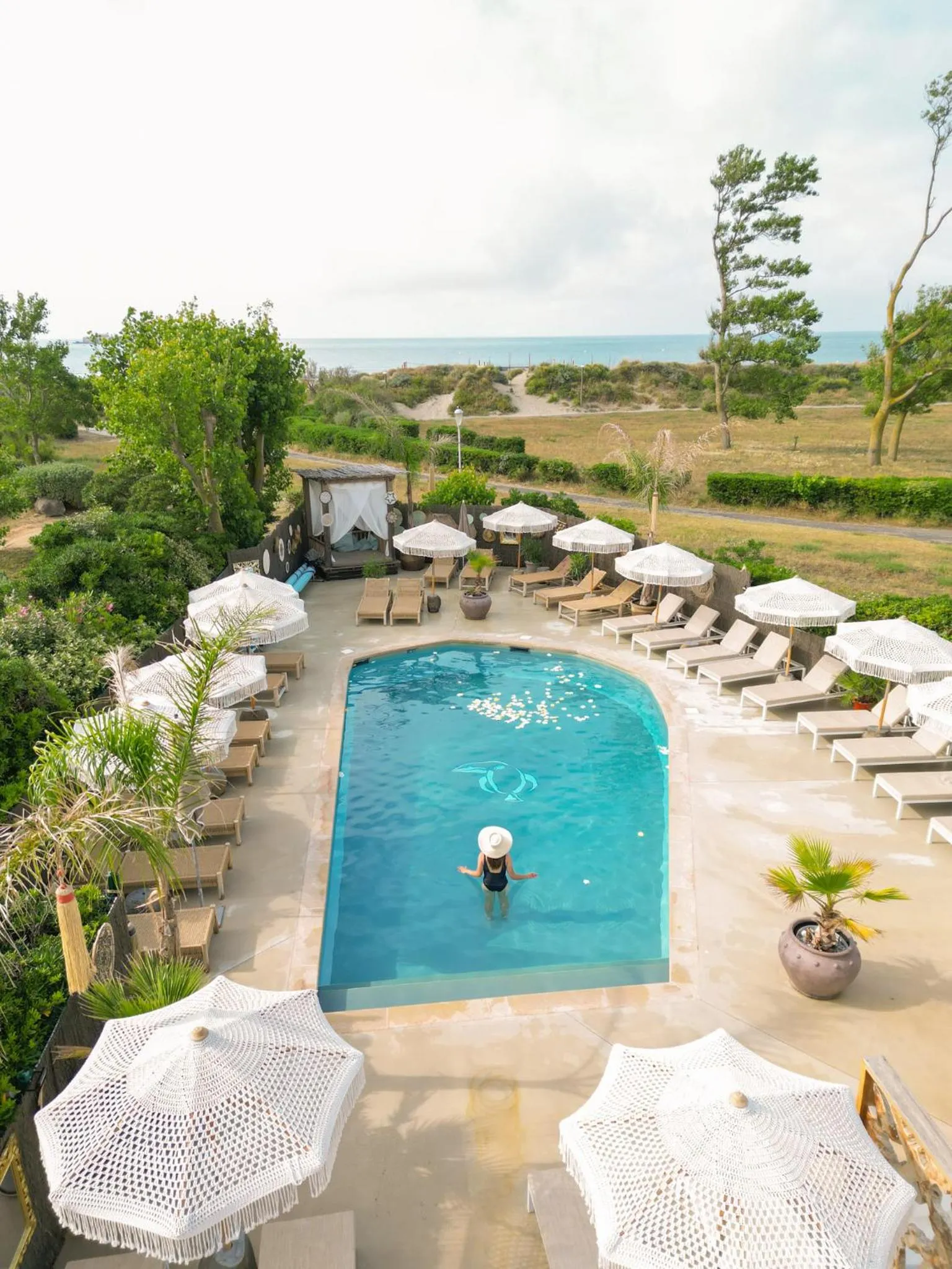 Swimming pool in CAPAO Beach Hôtel