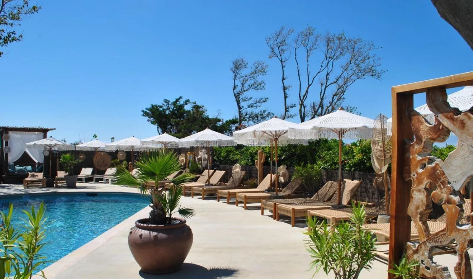 Swimming pool in CAPAO Beach Hôtel