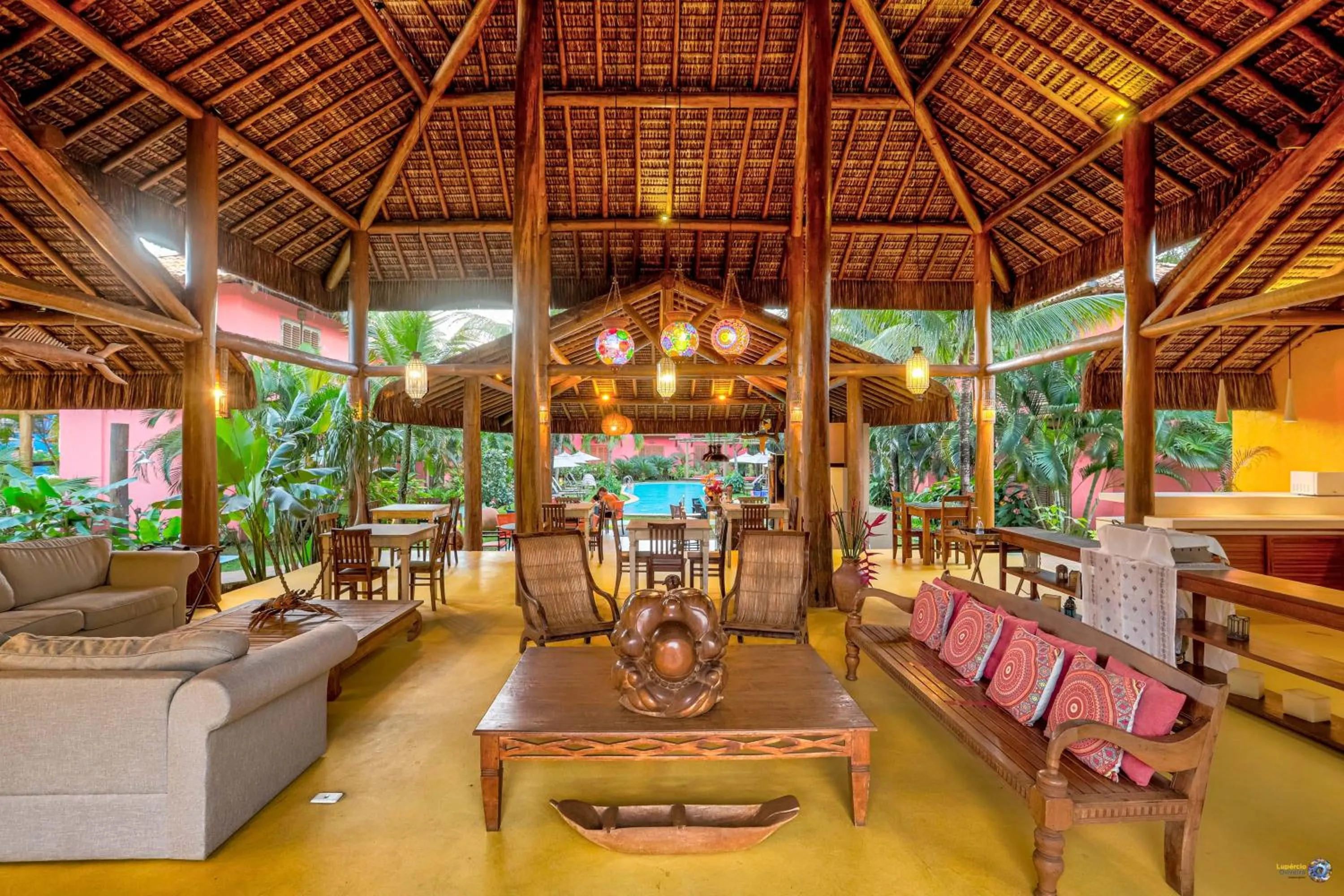 Restaurant/places to eat in Pousada Vira Canoa