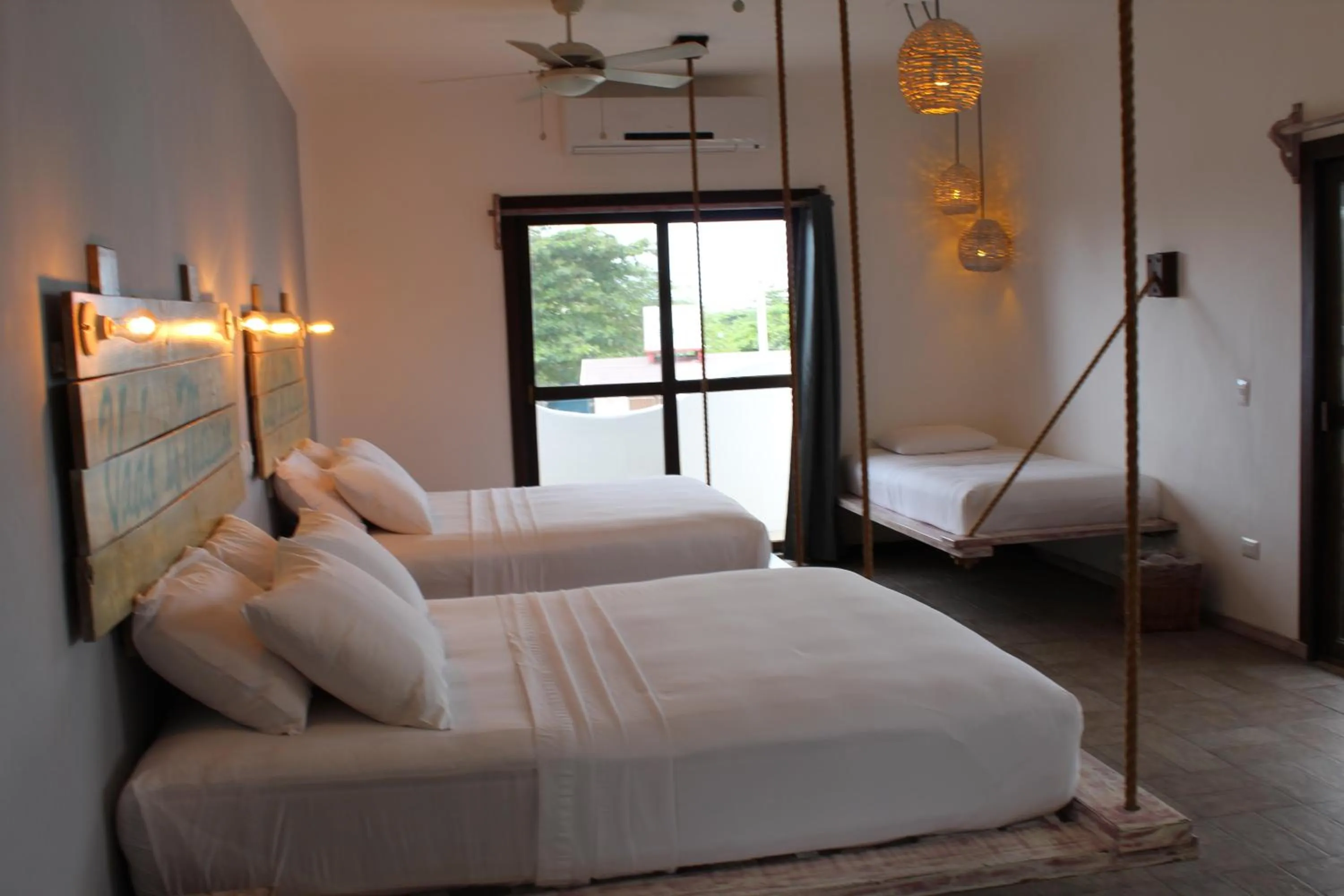 Photo of the whole room, Bed in 40 Cañones