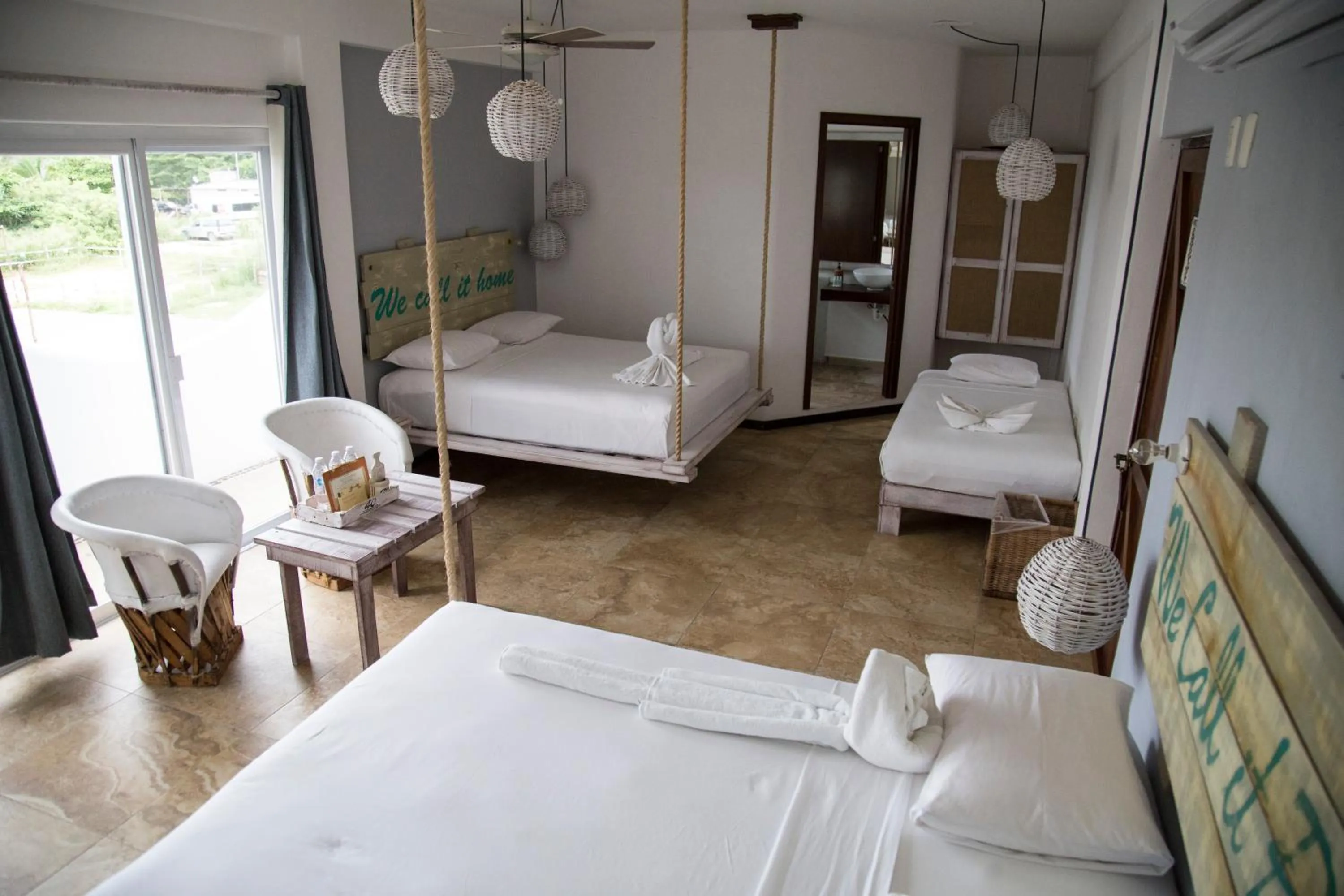 Photo of the whole room, Bed in 40 Cañones