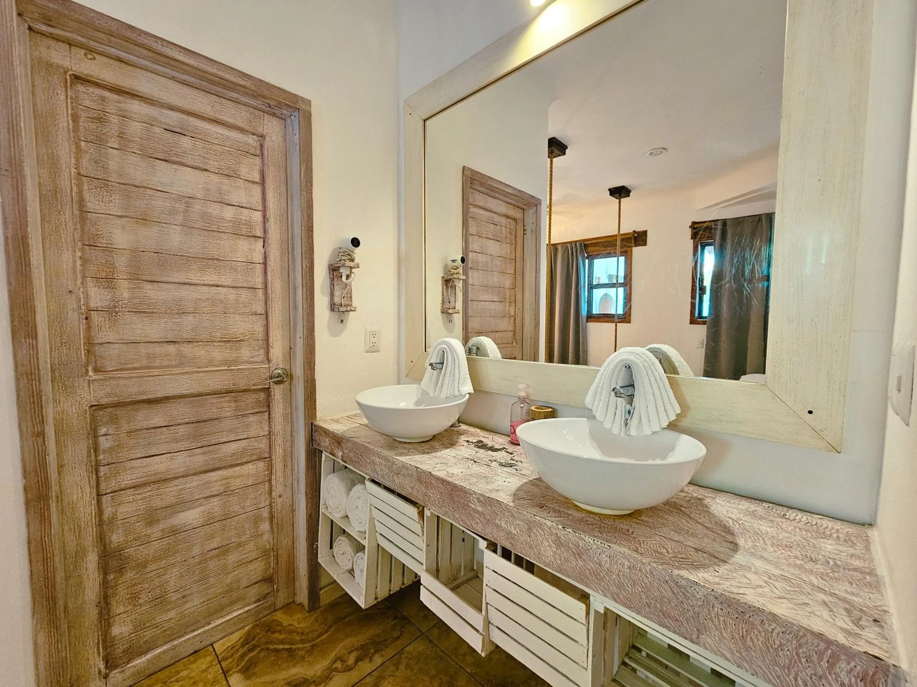 Bathroom in 40 Cañones