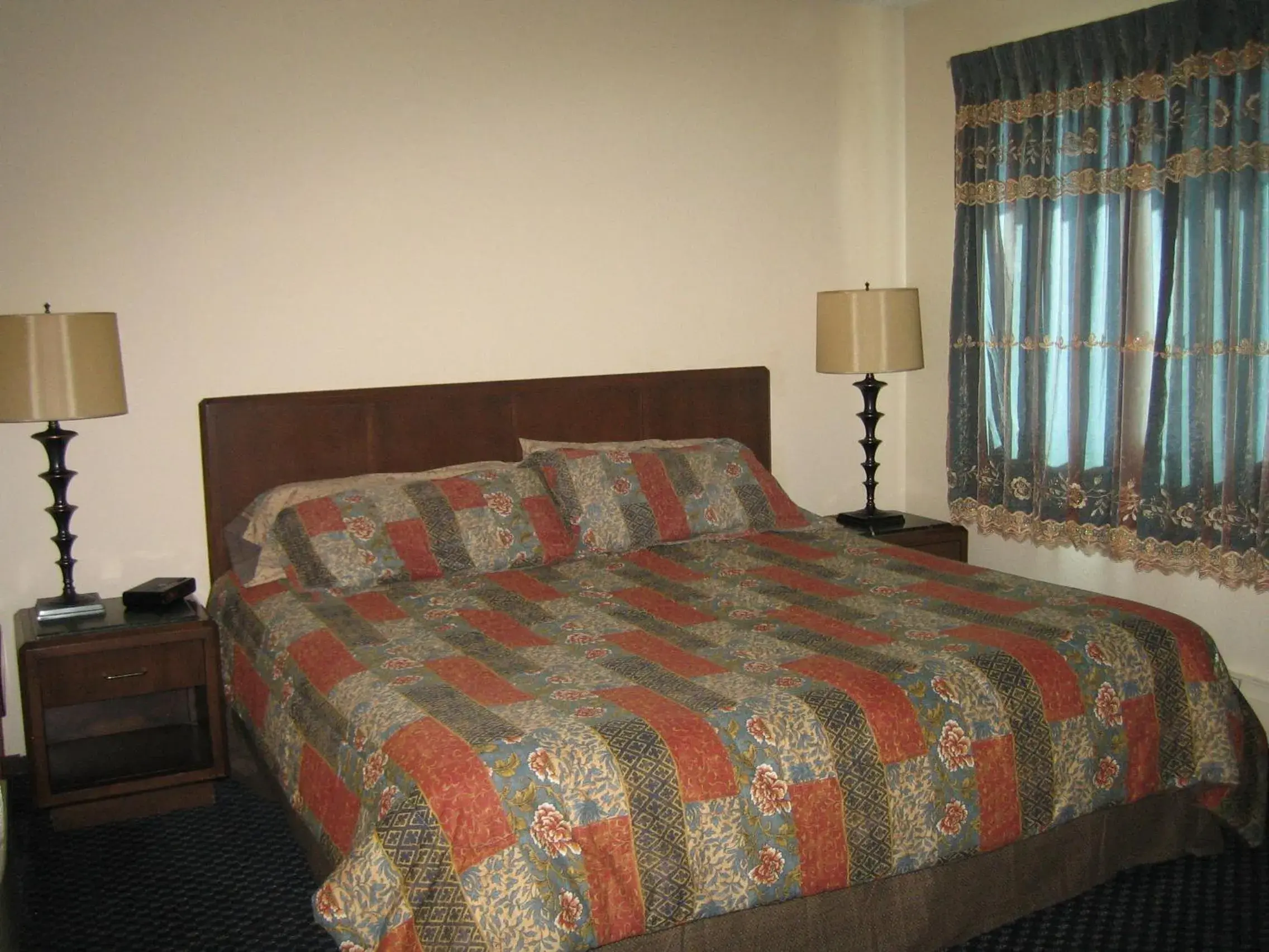 Bedroom, Bed in Knights Inn Litchfield Bedroom, Bed in Knights Inn Litchfield