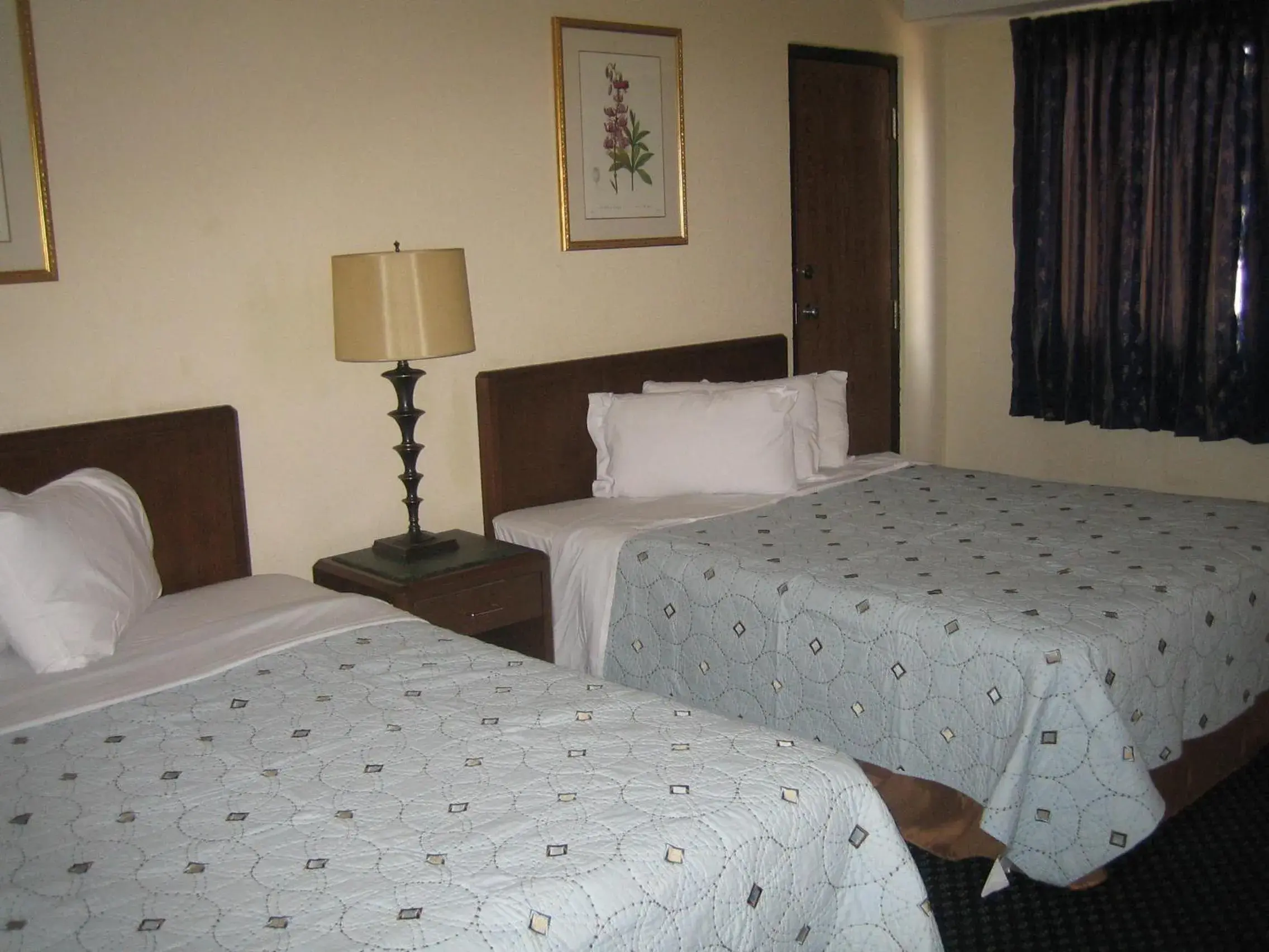 Bedroom, Bed in Knights Inn Litchfield Bedroom, Bed in Knights Inn Litchfield