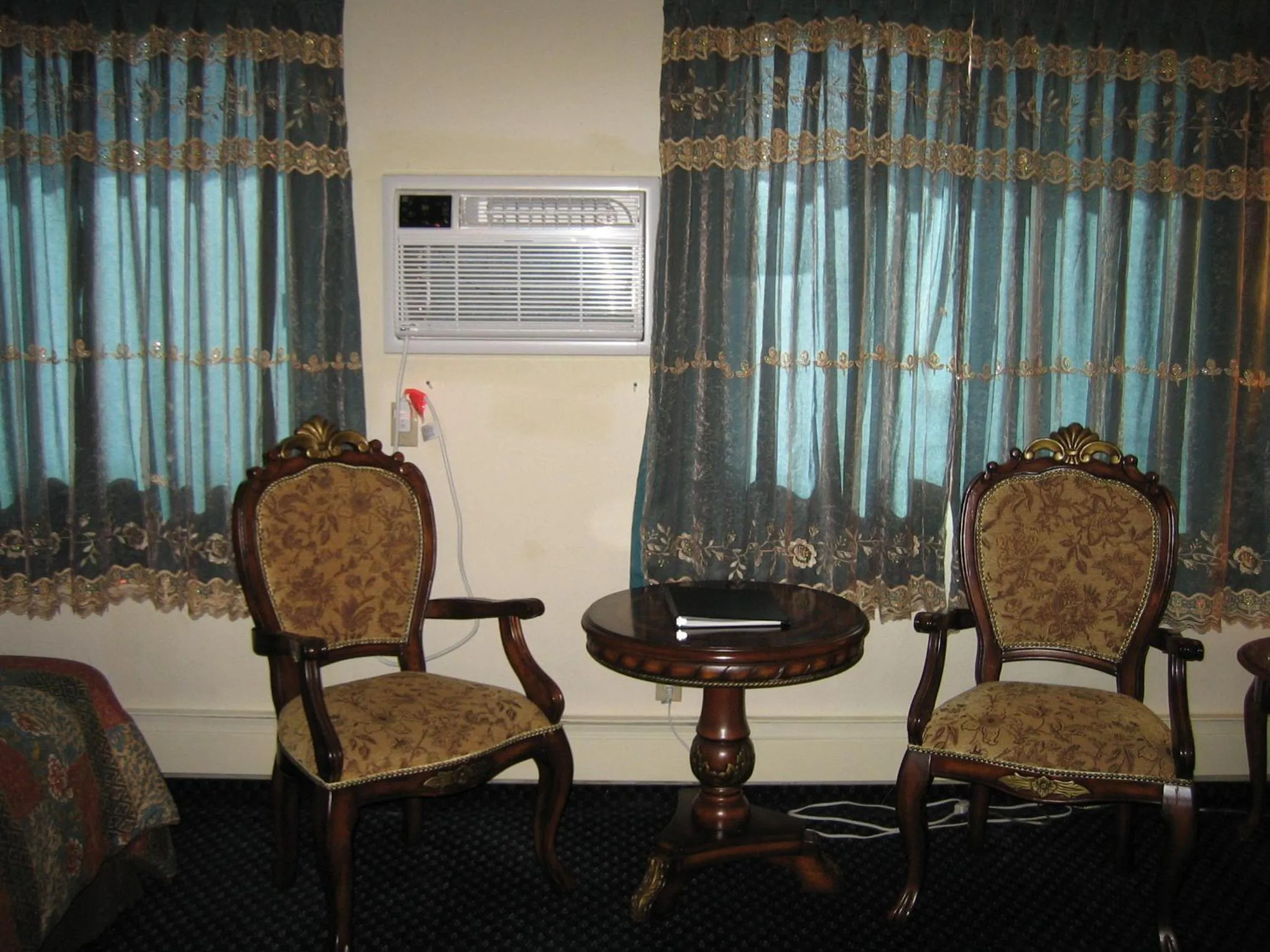 Seating area in Knights Inn Litchfield