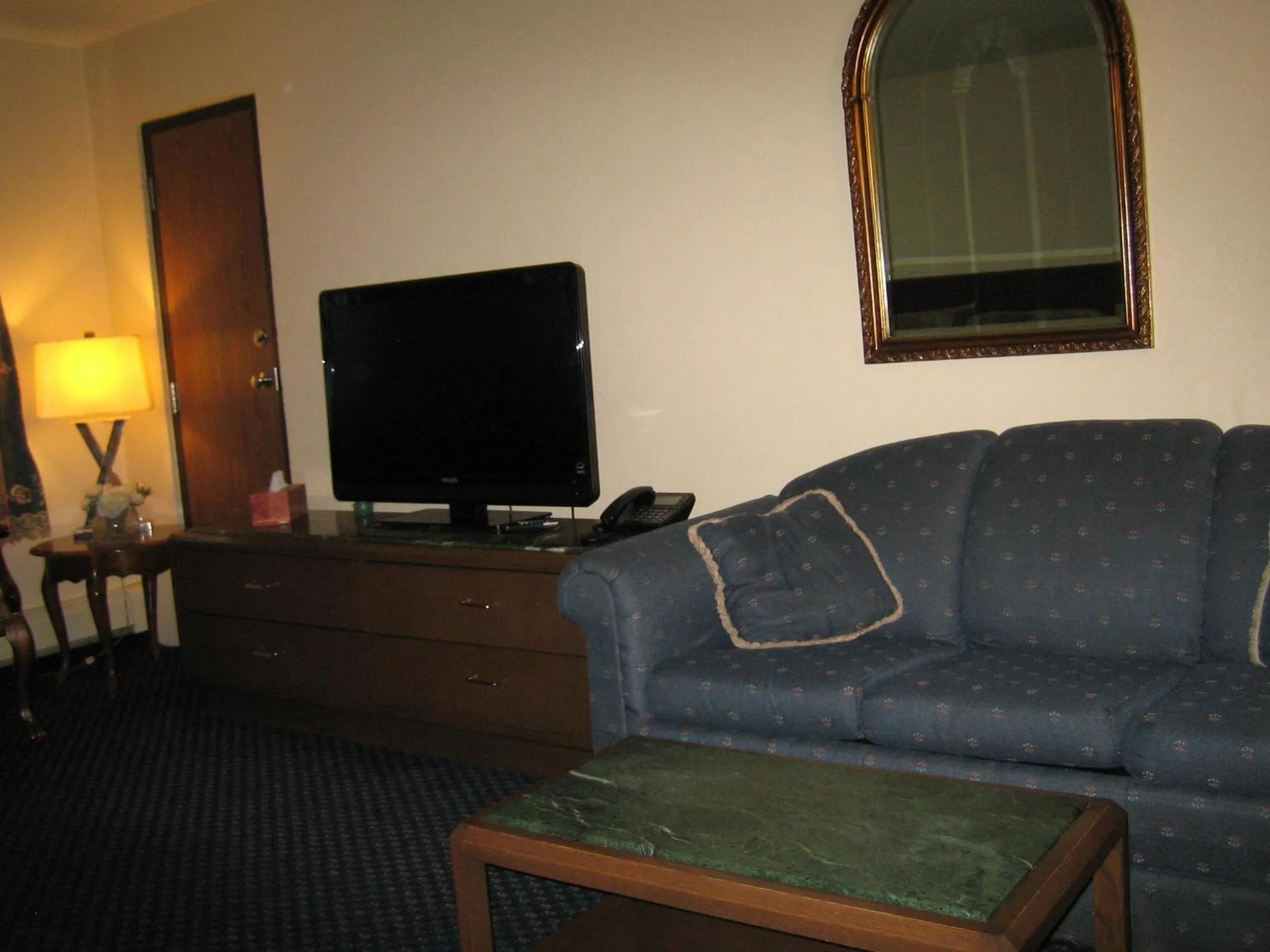 Seating area in Knights Inn Litchfield