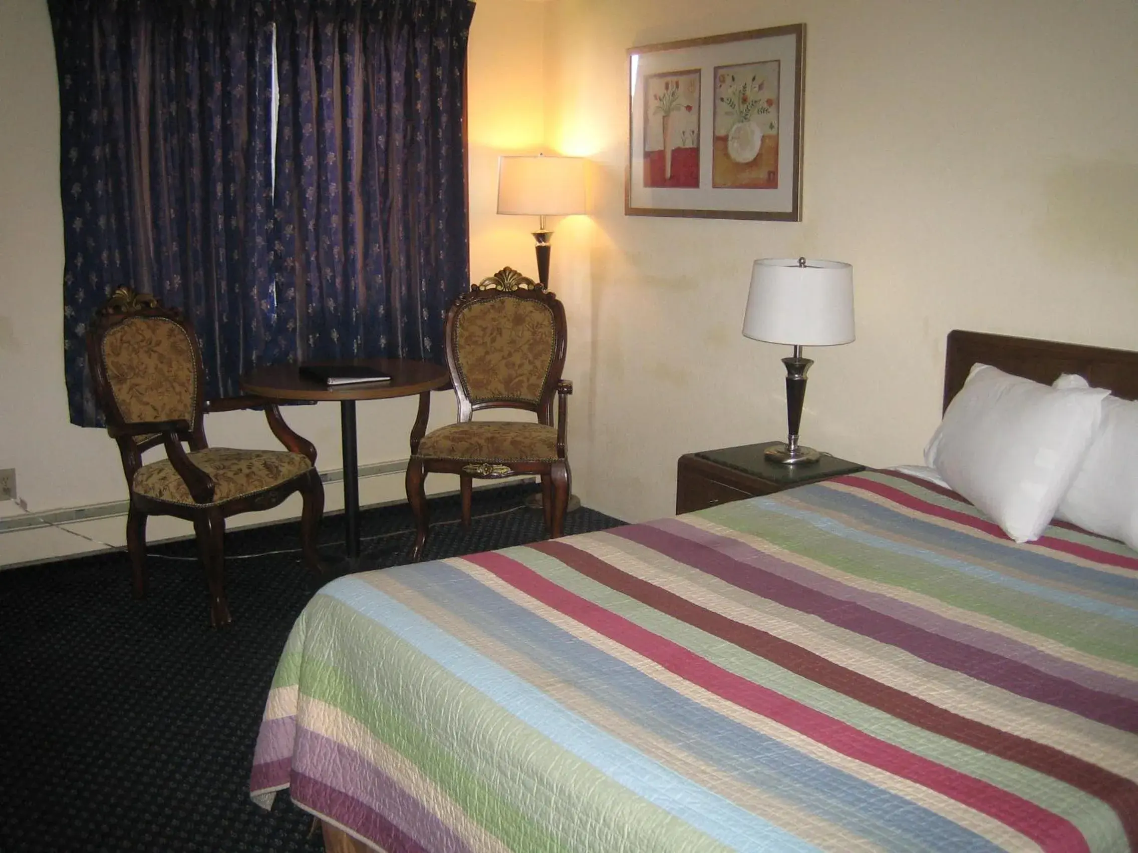 Bedroom, Bed in Knights Inn Litchfield Bedroom, Bed in Knights Inn Litchfield