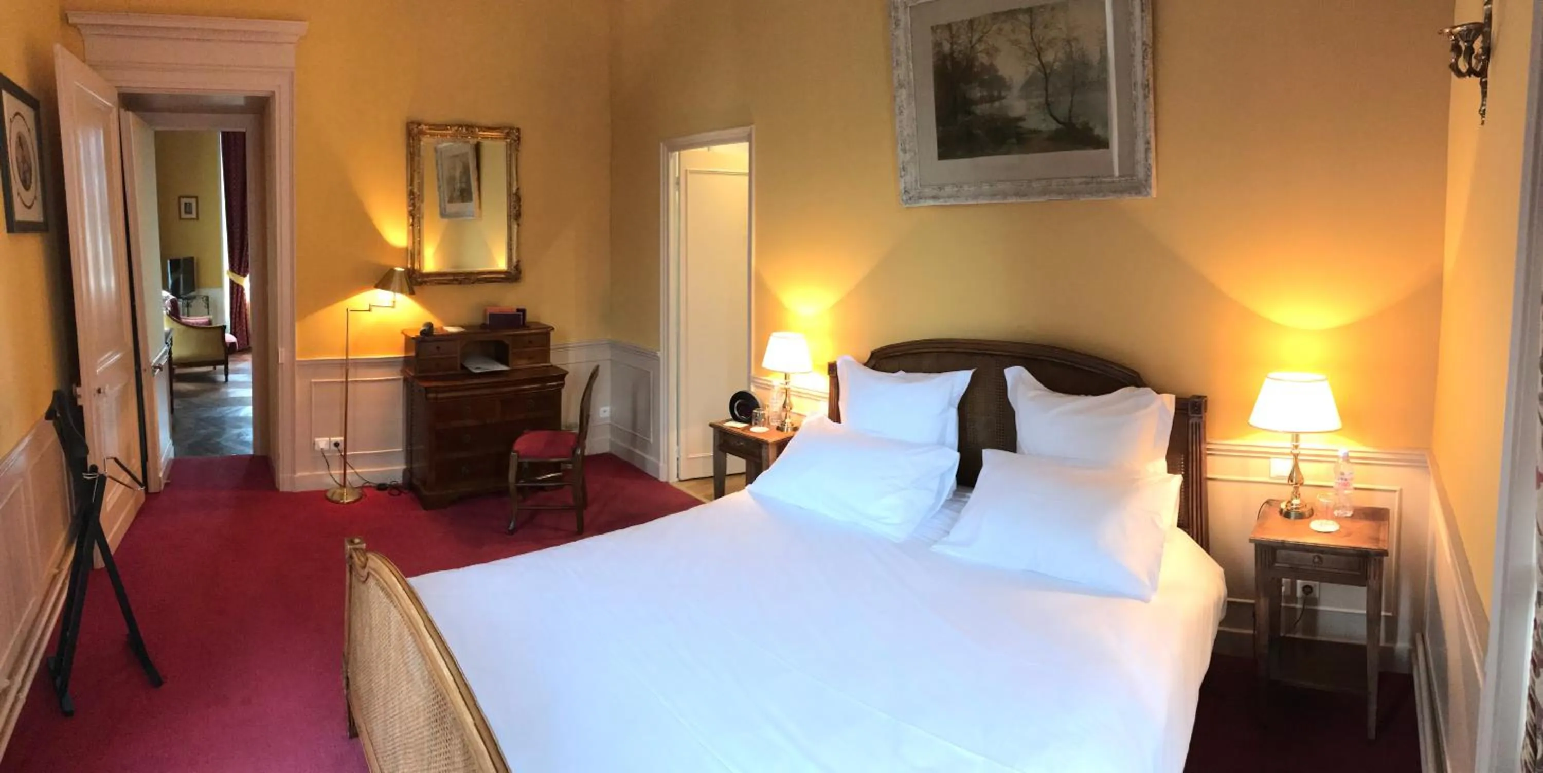 Suite with Hot Tub in Château de Sissi