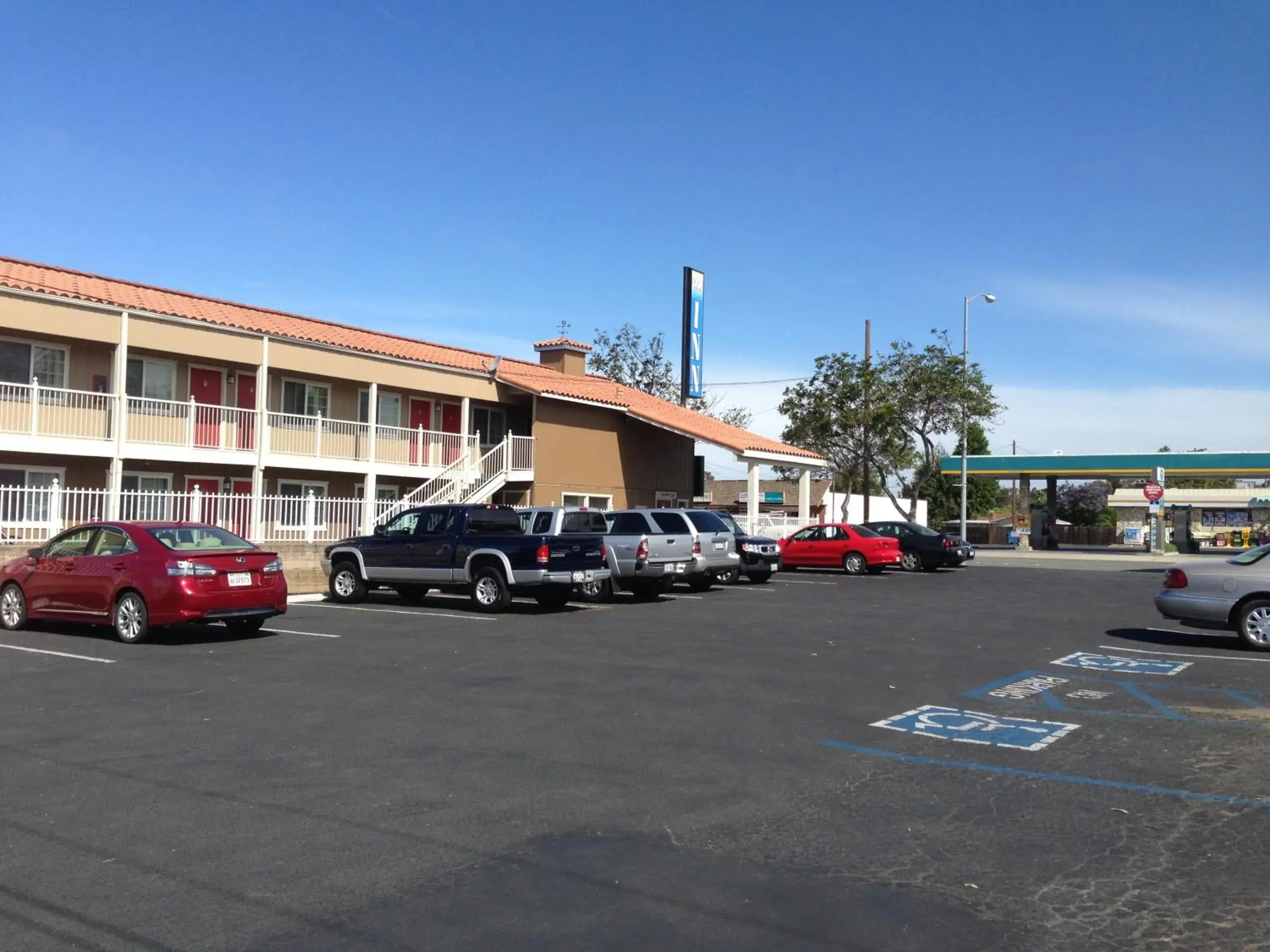 Facade/entrance in Beachway Inn Facade/entrance in Beachway Inn