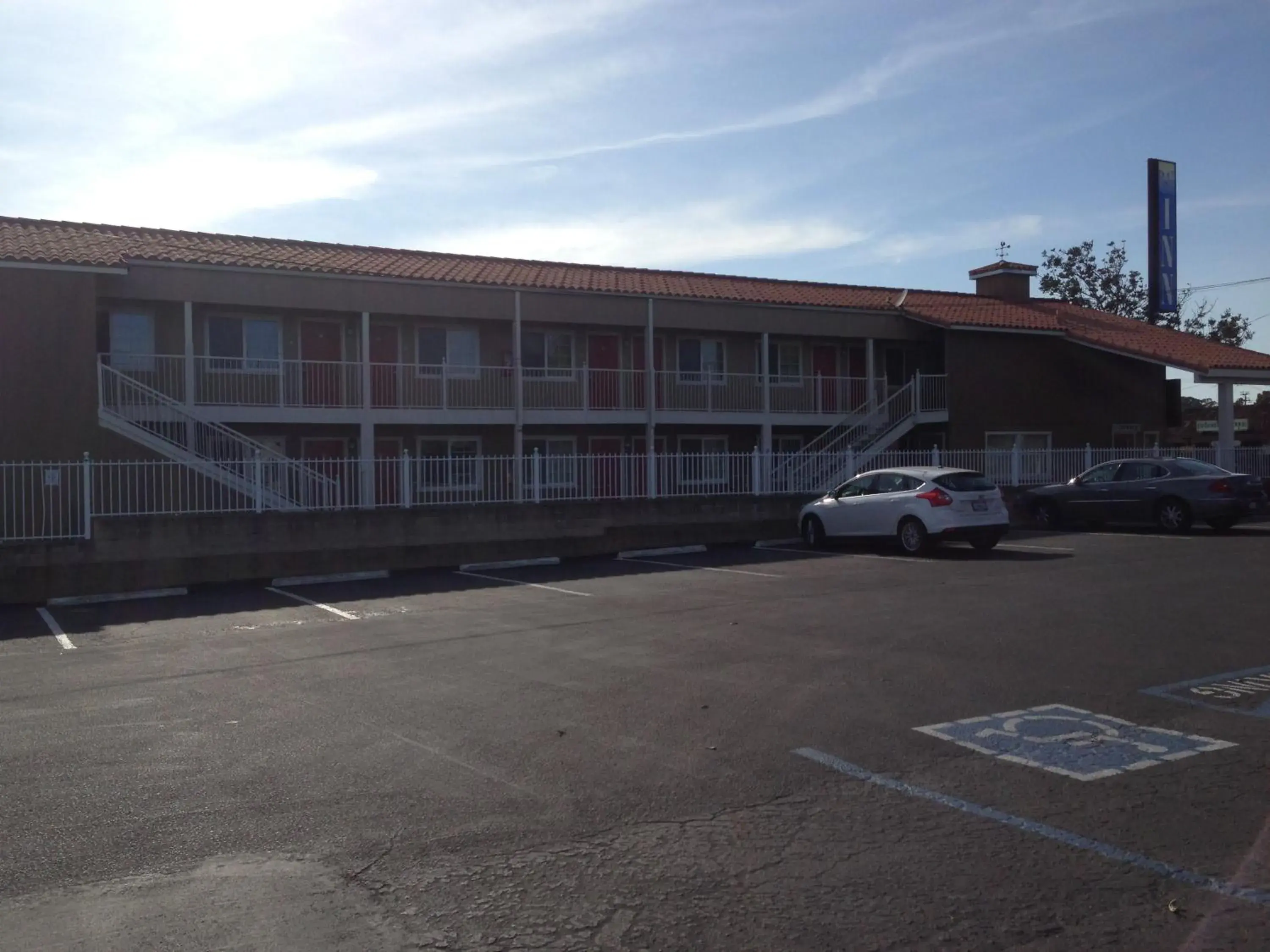 Facade/entrance in Beachway Inn Facade/entrance in Beachway Inn
