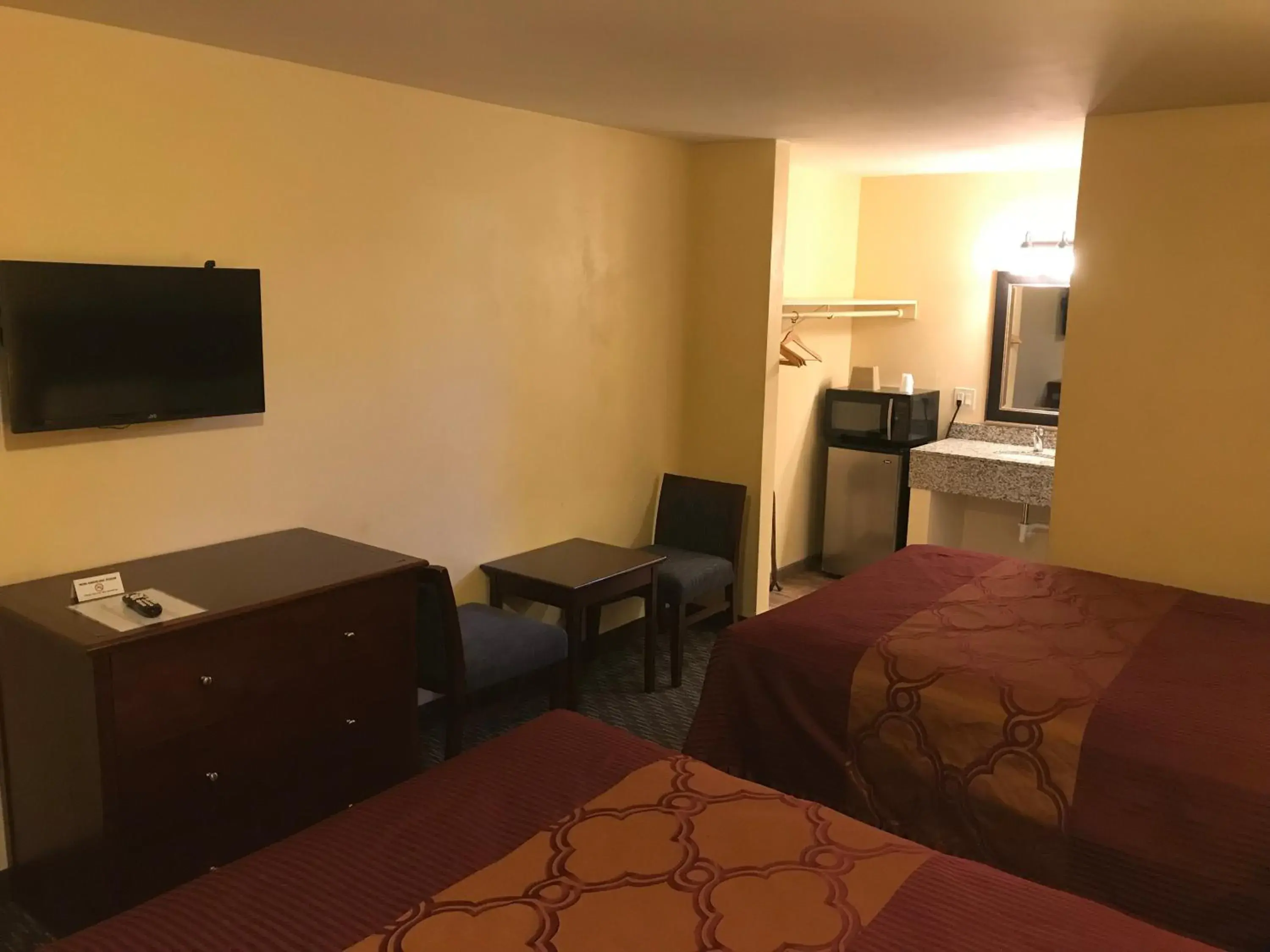 Bed in Beachway Inn Bed in Beachway Inn