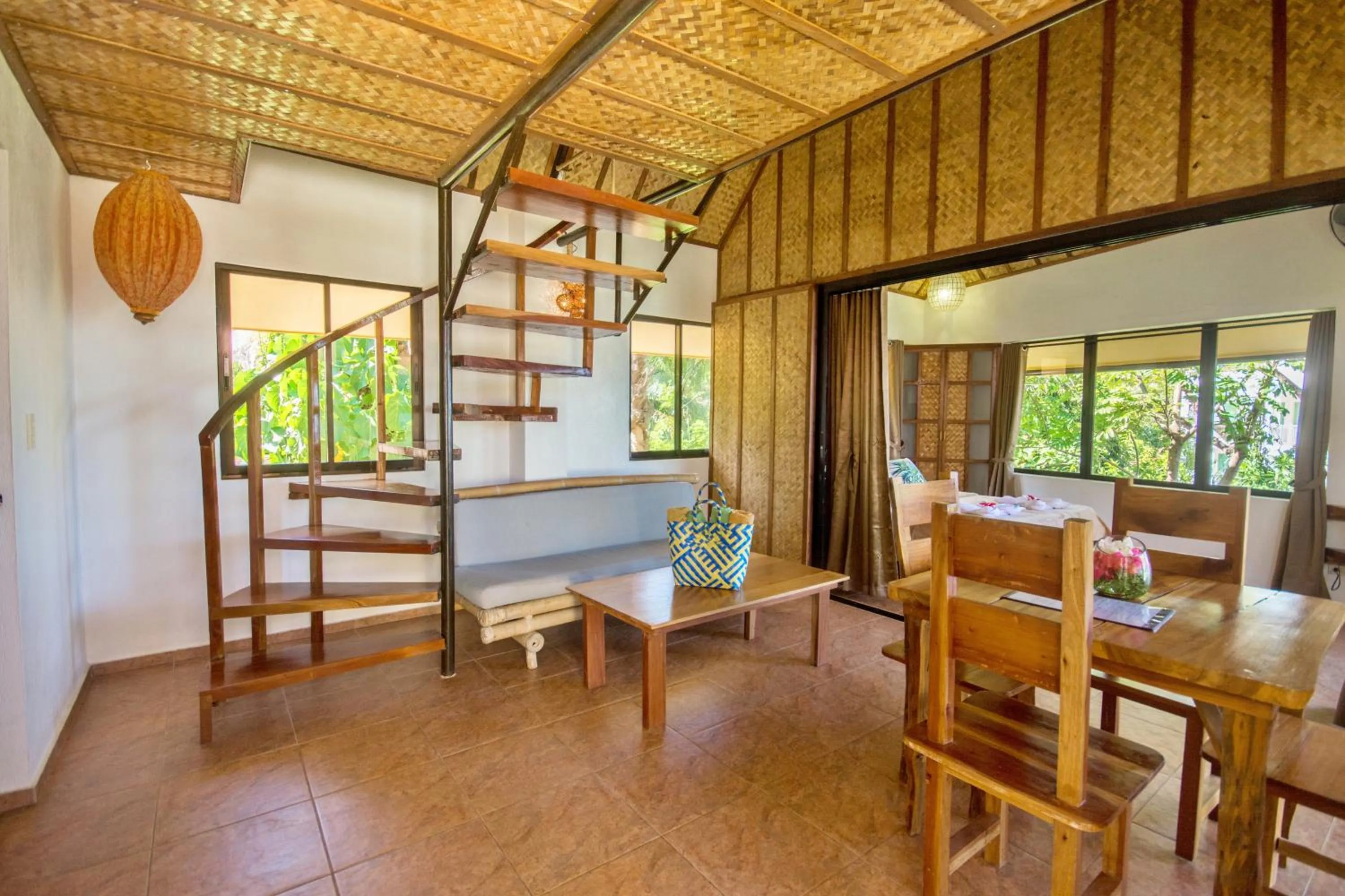 Seating area, Bed in Ralph's Place