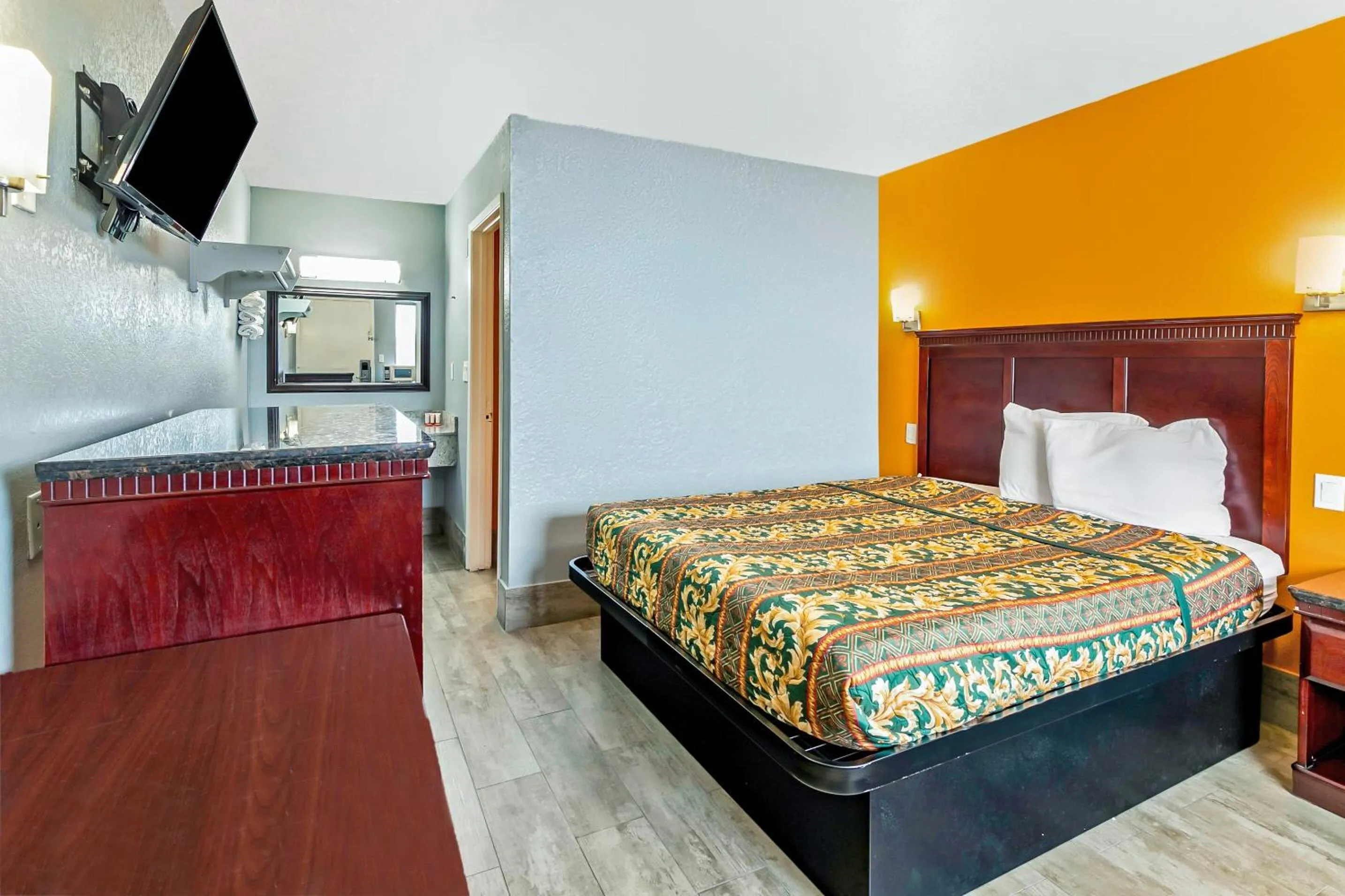 Bedroom in OYO Hotel Lake Charles Hwy 10