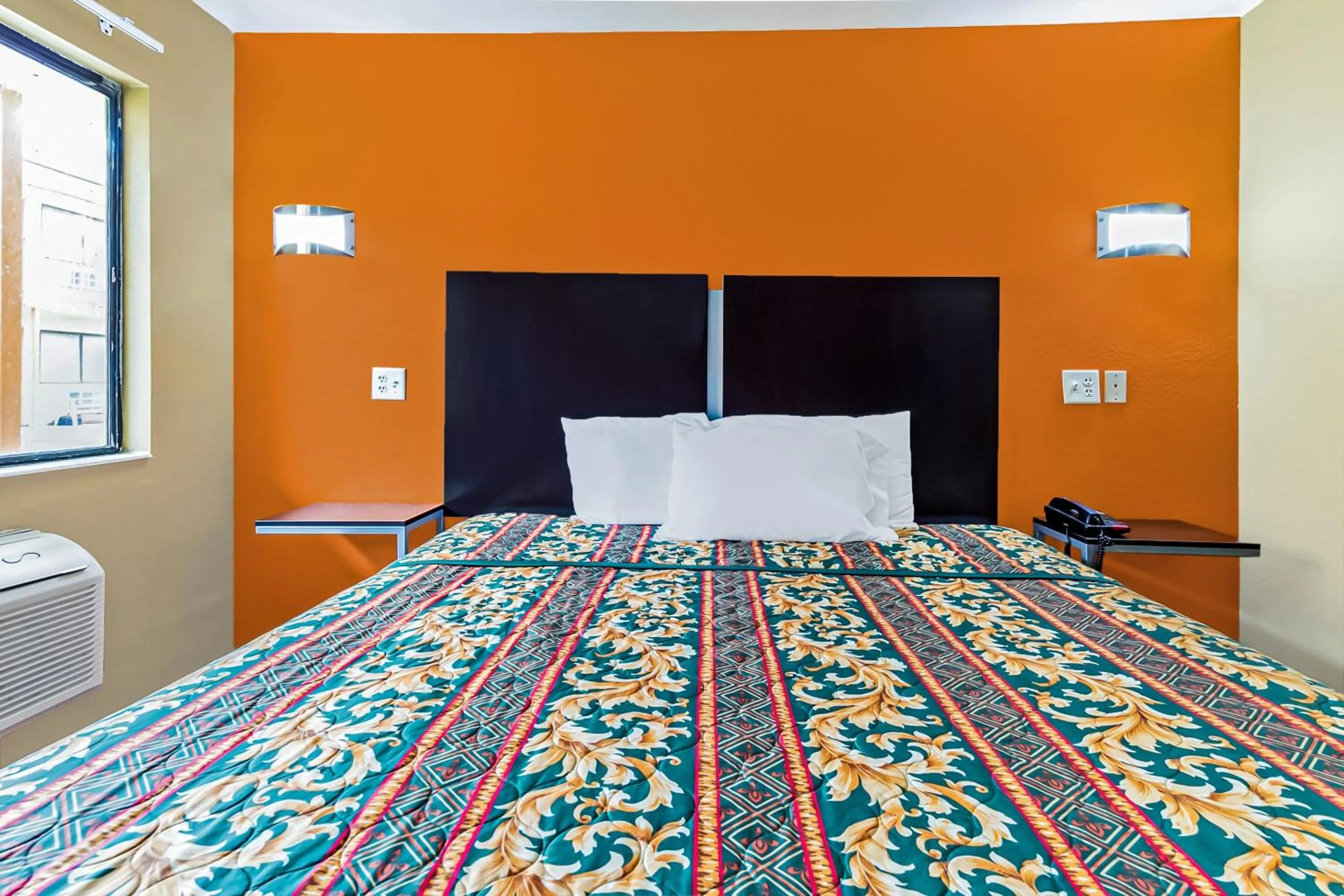 Bedroom in OYO Hotel Lake Charles Hwy 10