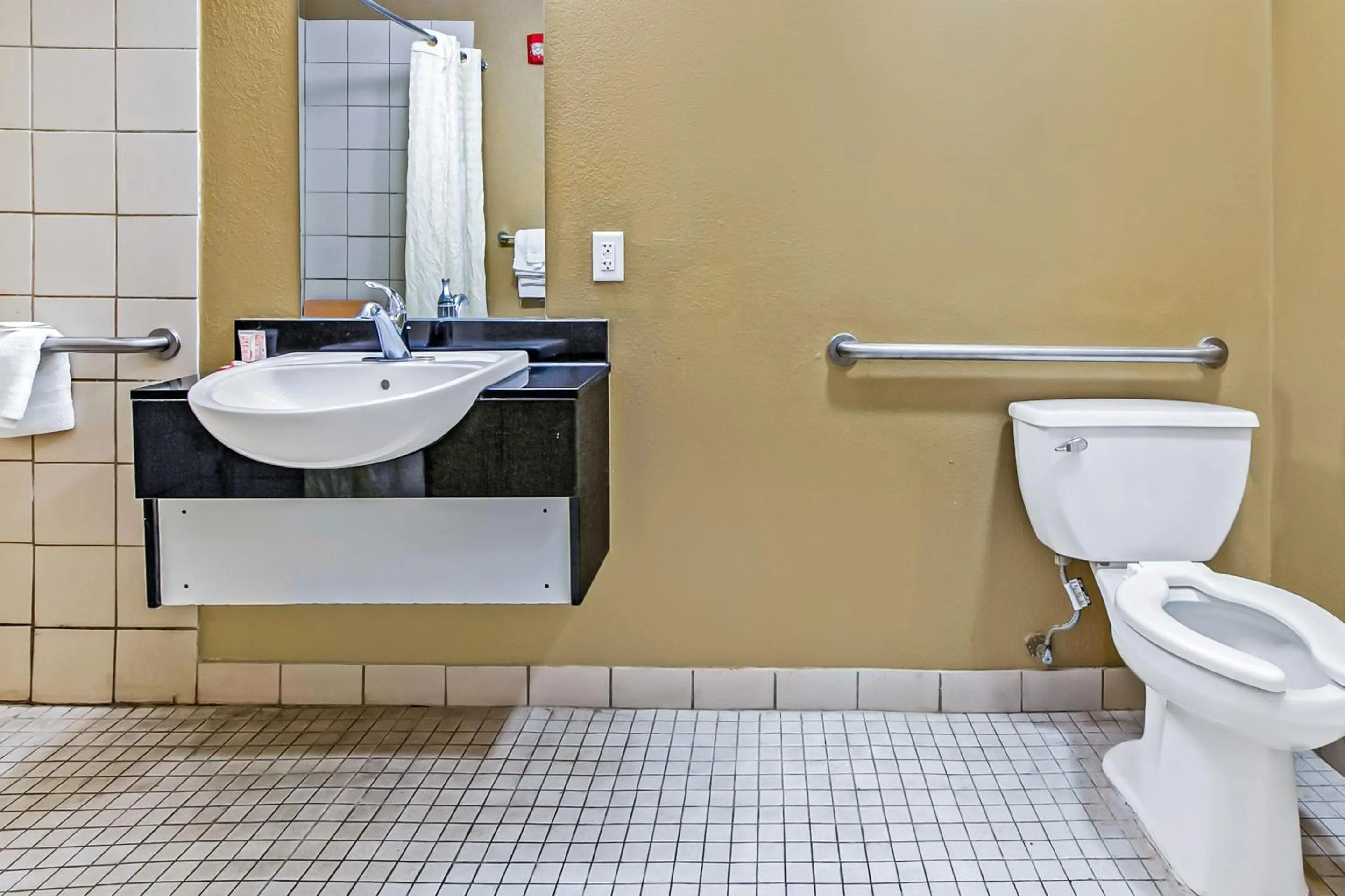 Bathroom in OYO Hotel Lake Charles Hwy 10