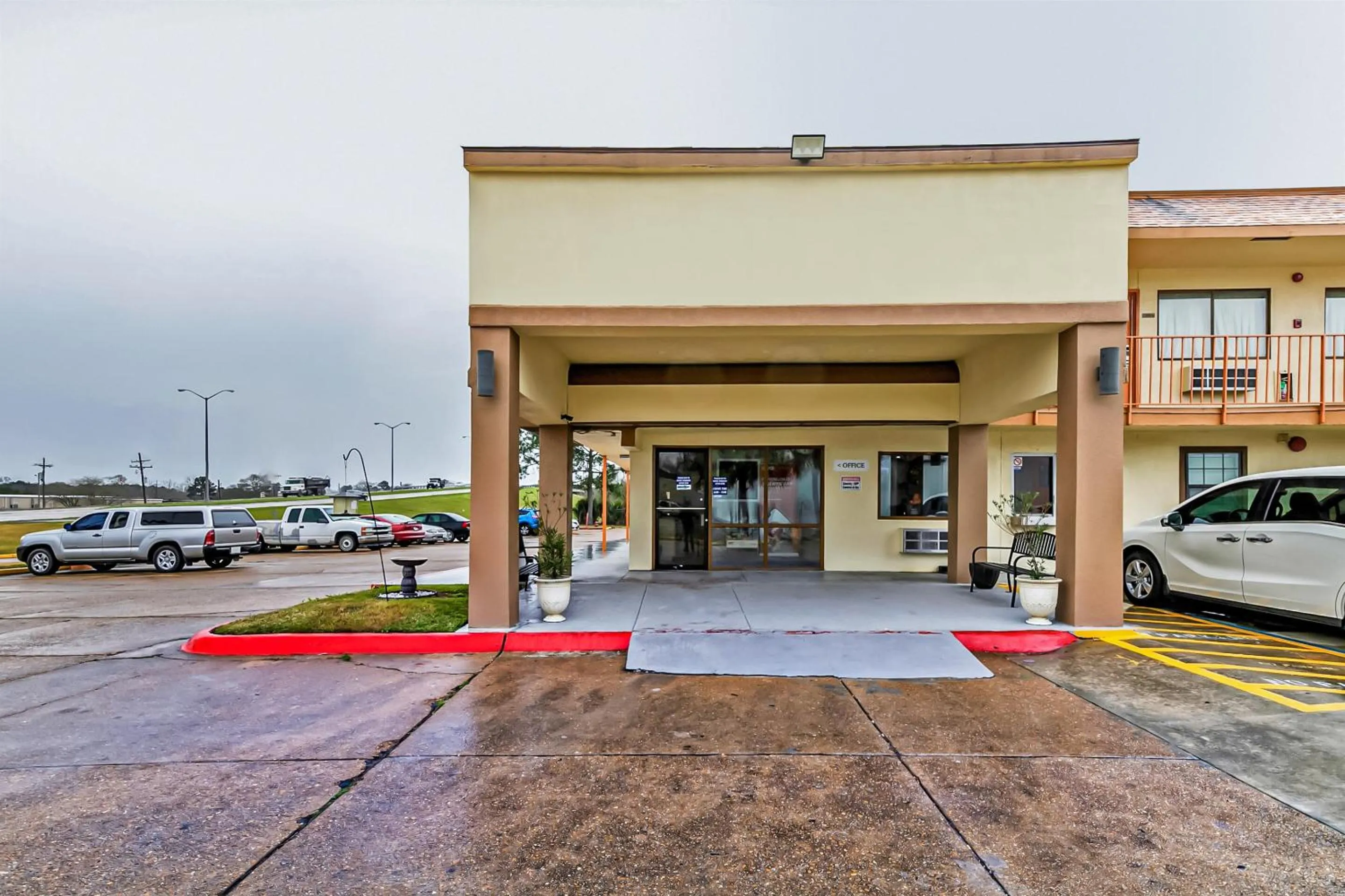 Facade/entrance in OYO Hotel Lake Charles Hwy 10
