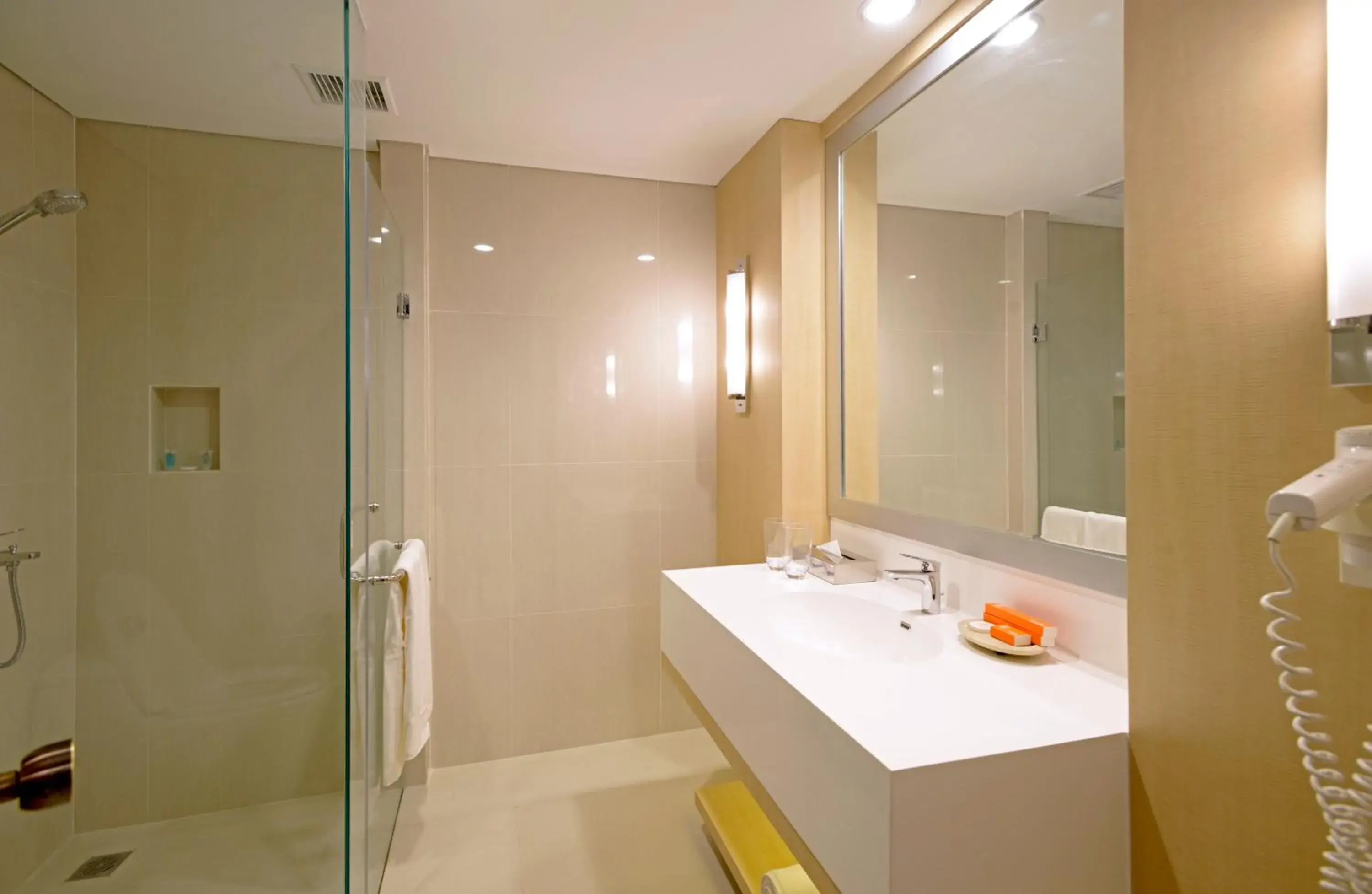 Deluxe Twin Room in Surya Hotel & Cottages Prigen Deluxe Twin Room in Surya Hotel & Cottages Prigen