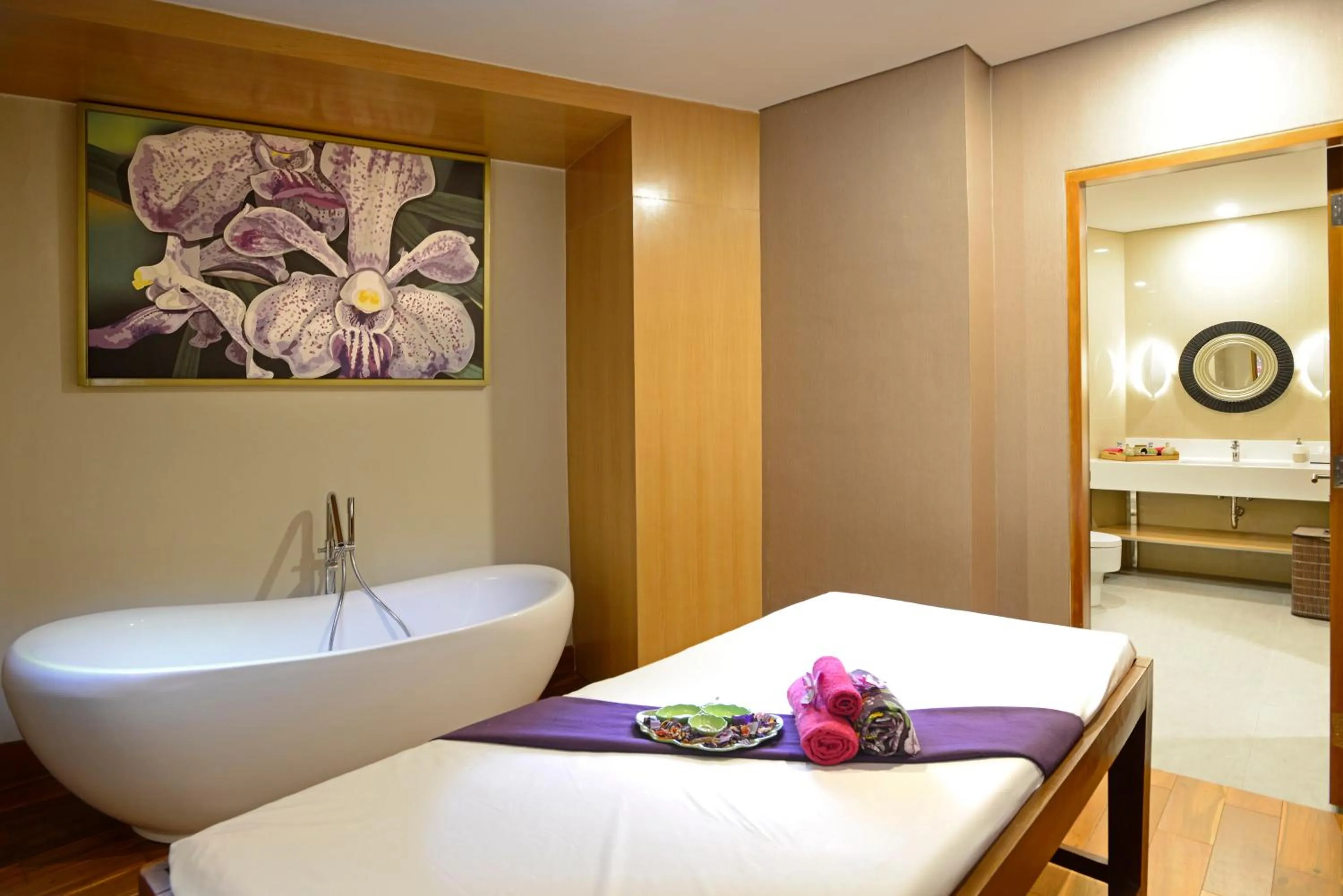 Spa and wellness centre/facilities, Bed in Surya Hotel & Cottages Prigen